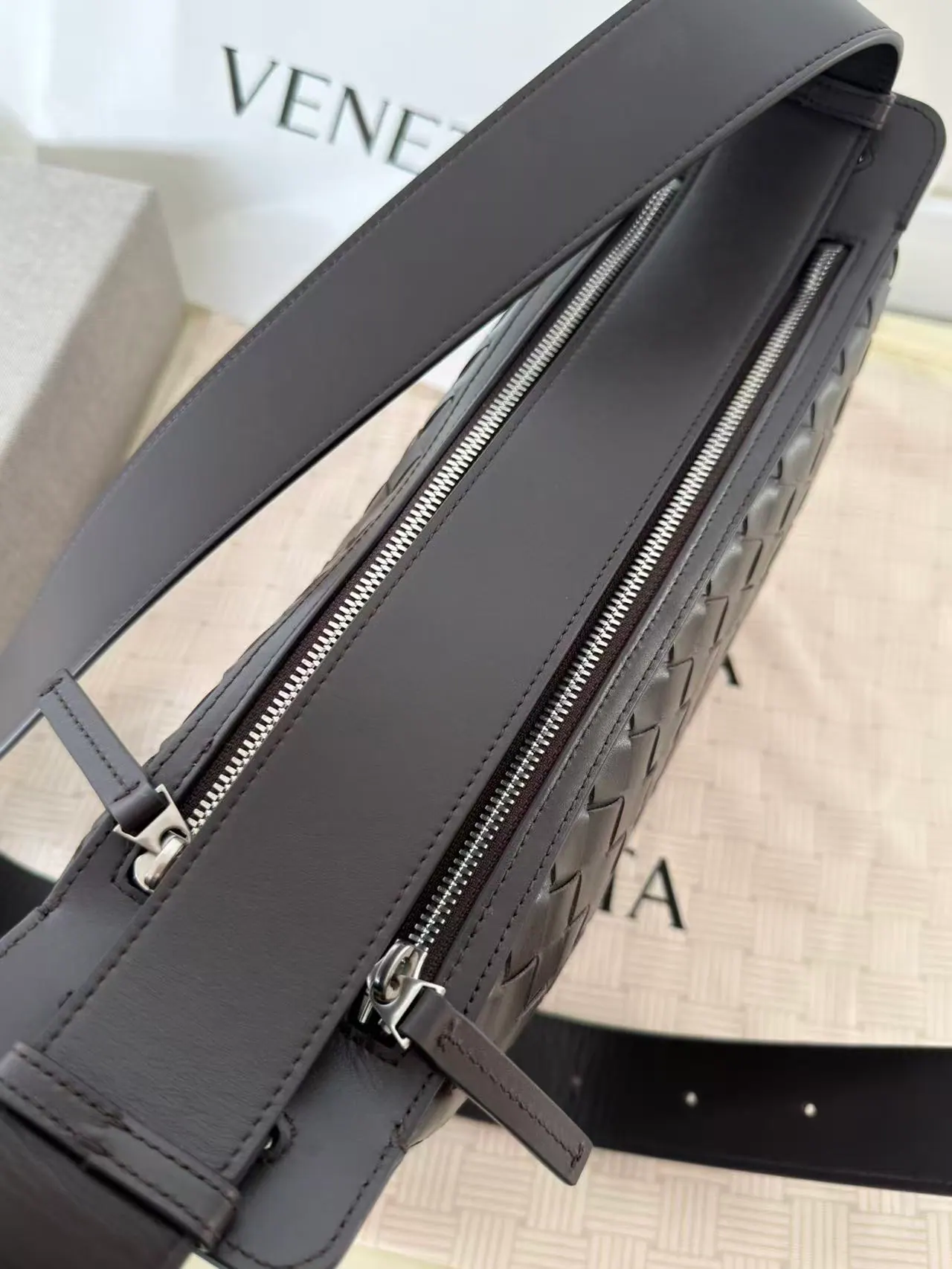 Bottega Veneta Tribeca 顶部手柄包 836016 30.5*20*9cm