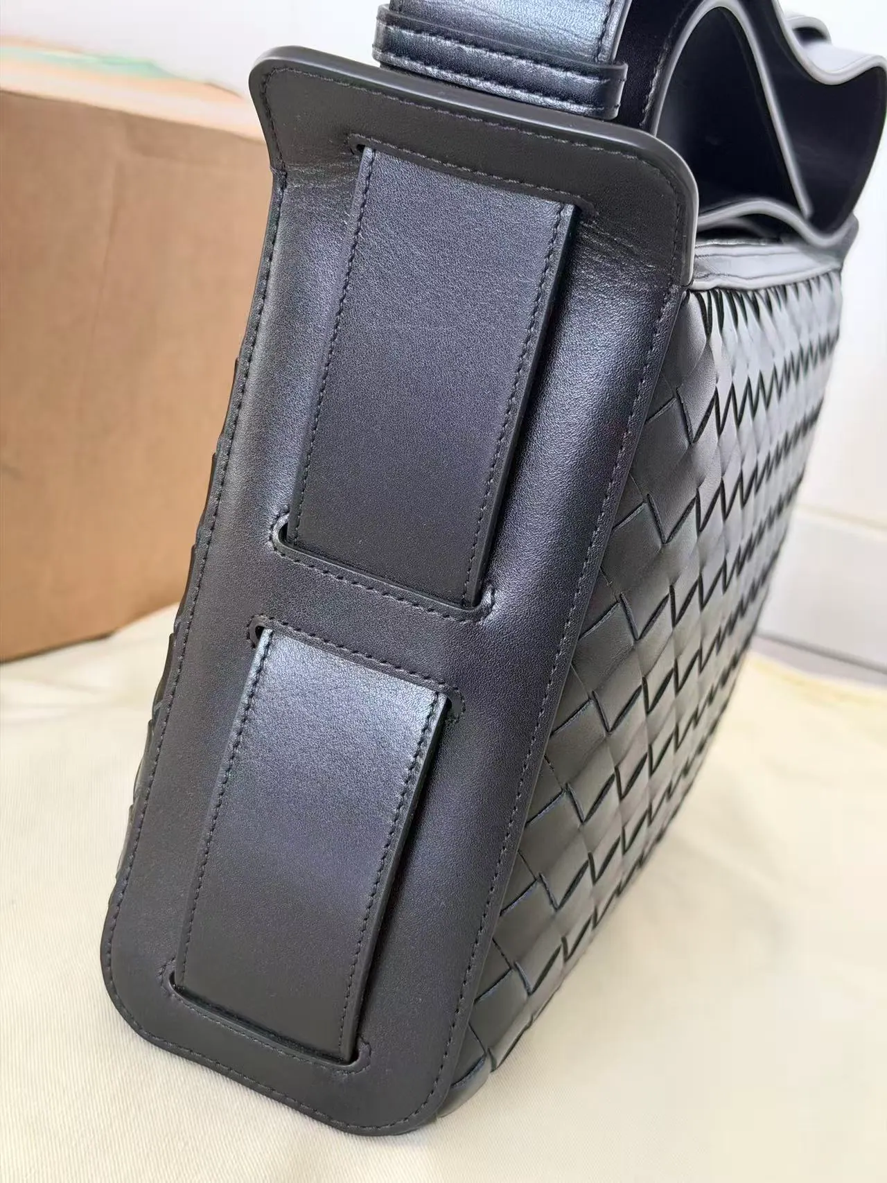 葆蝶家 Tribeca 顶部提手包 836016 30.5*20*9cm