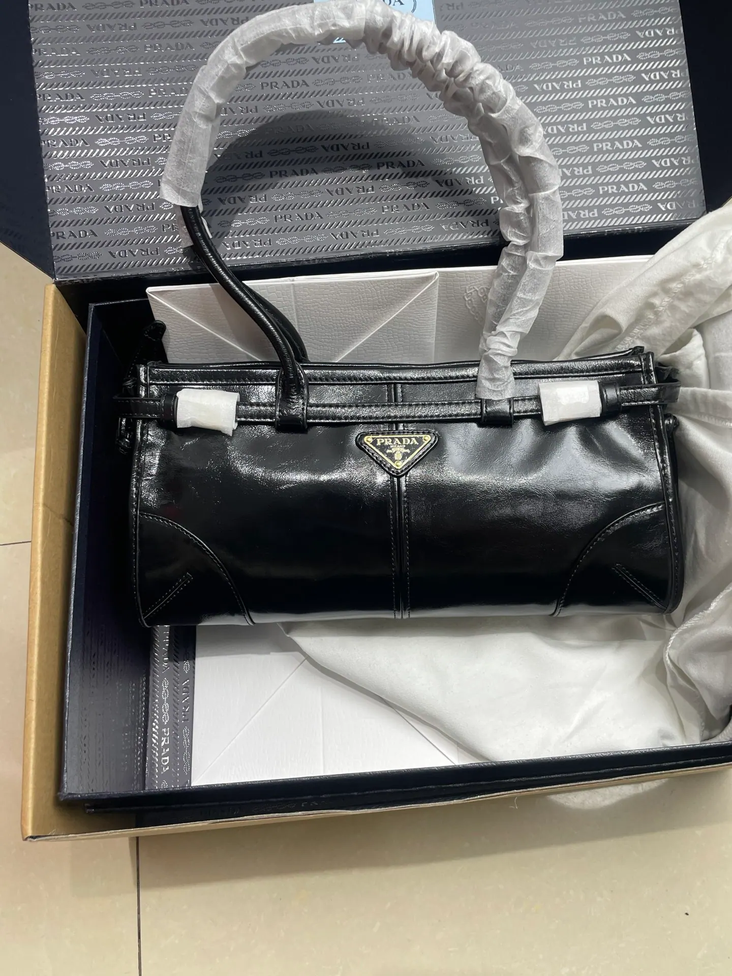 普拉达中号皮革手提包 1BA426 32x15x13cm