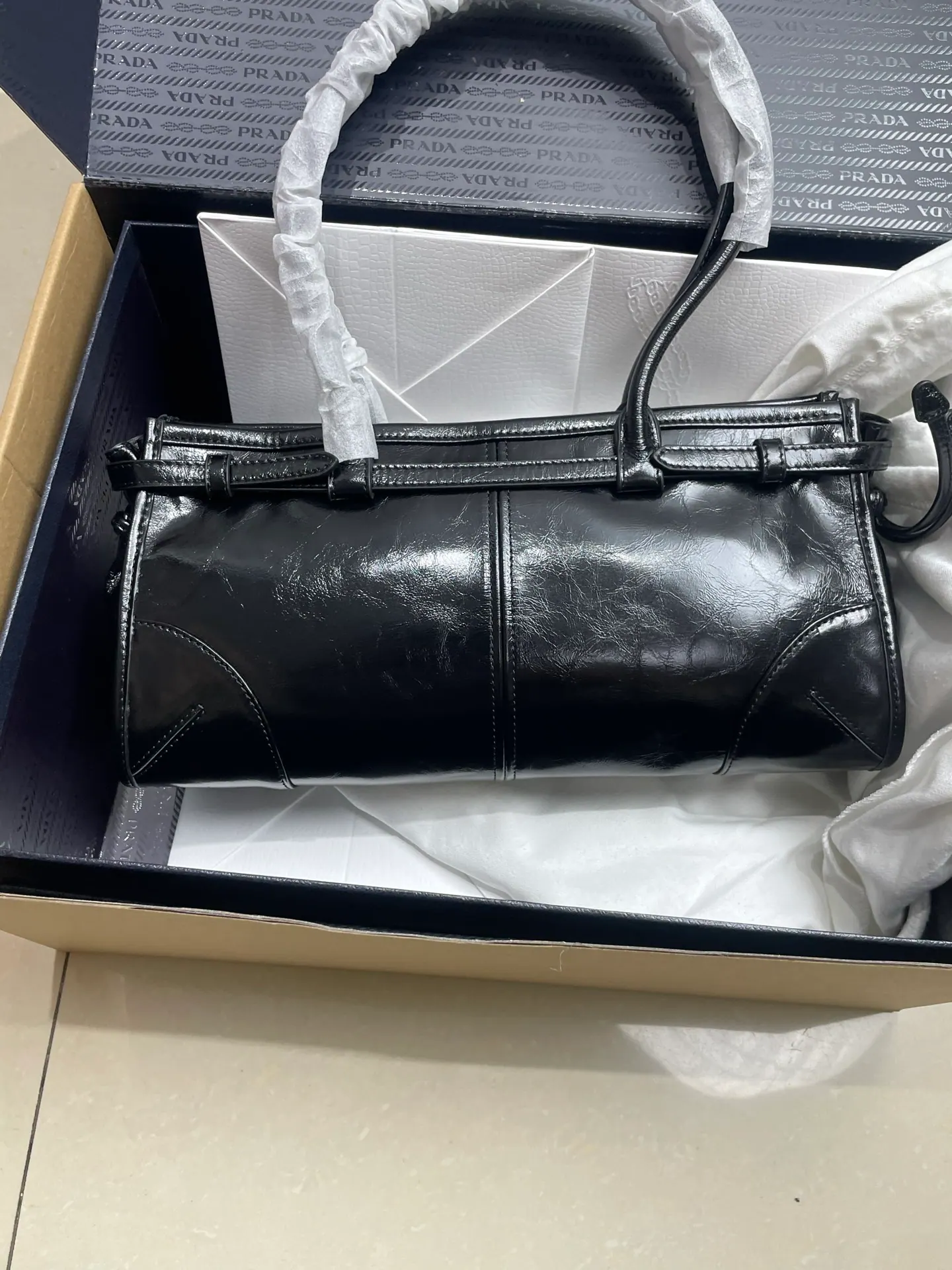 普拉达中号皮革手提包 1BA426 32x15x13cm