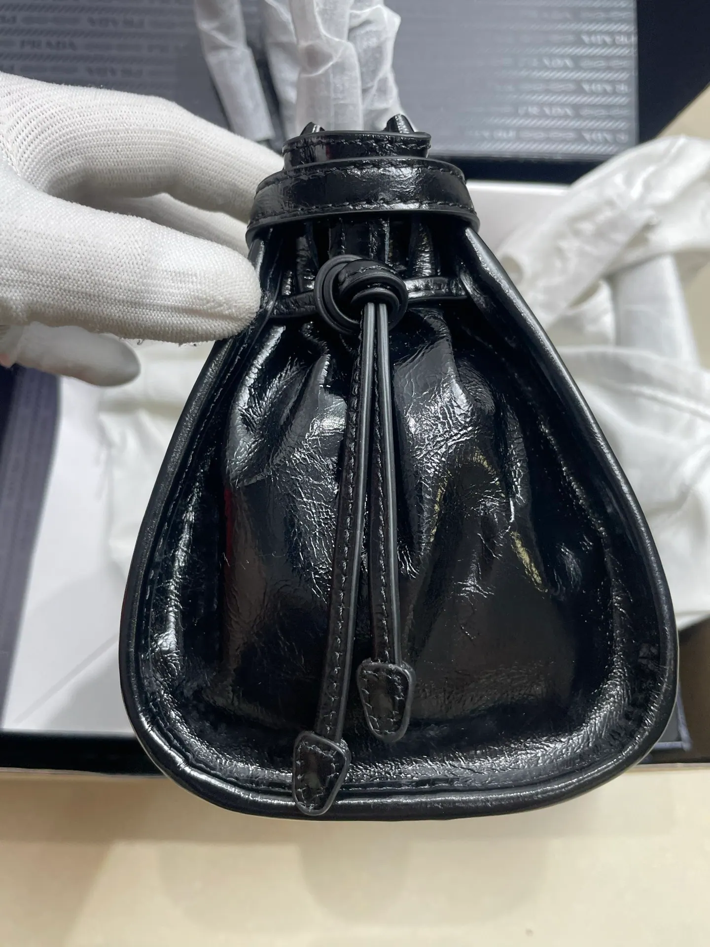 普拉达中号皮革手提包 1BA426 32x15x13cm