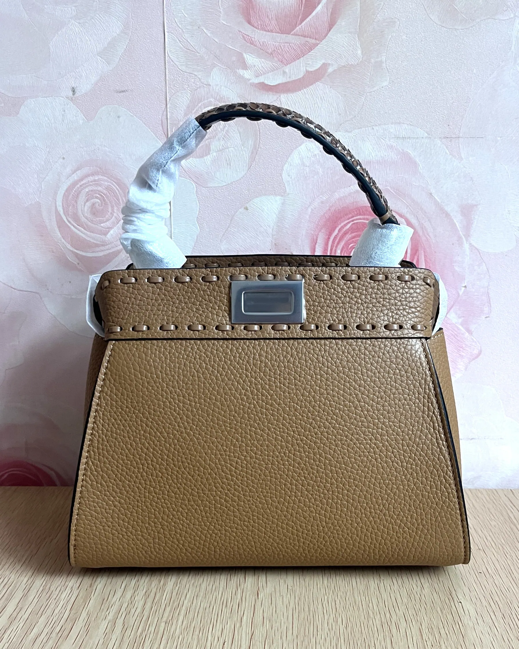 FENDI 迷你 Peekaboo 18 x 11 x 23 cm