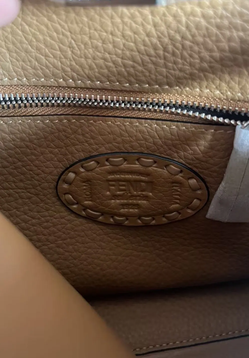 FENDI 迷你 Peekaboo 18 x 11 x 23 cm