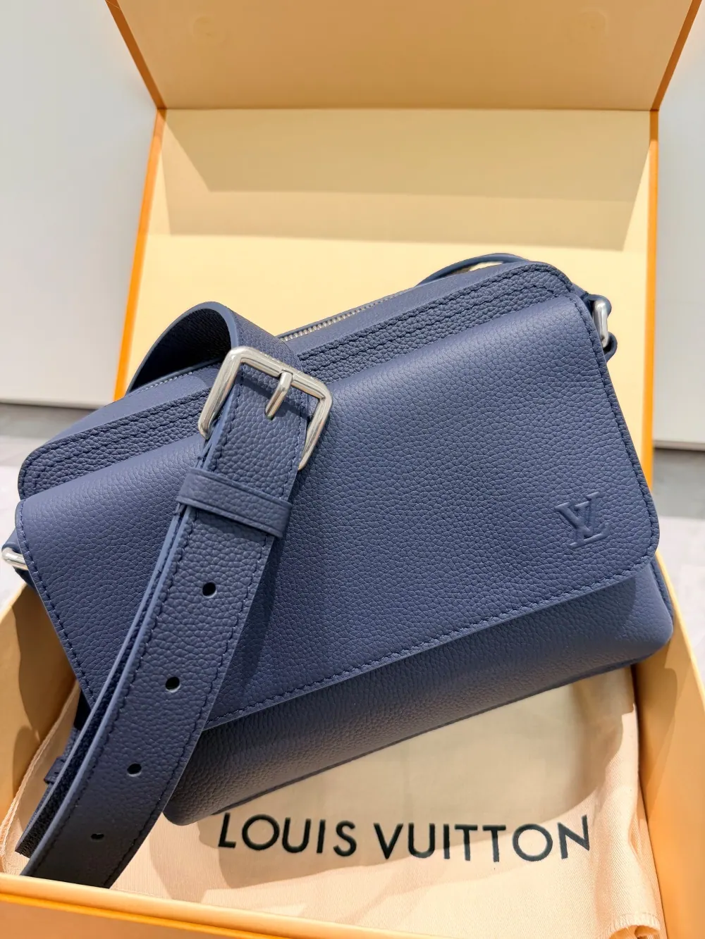 路易威登 M15260 登机邮差包 33 x 29 x 12cm