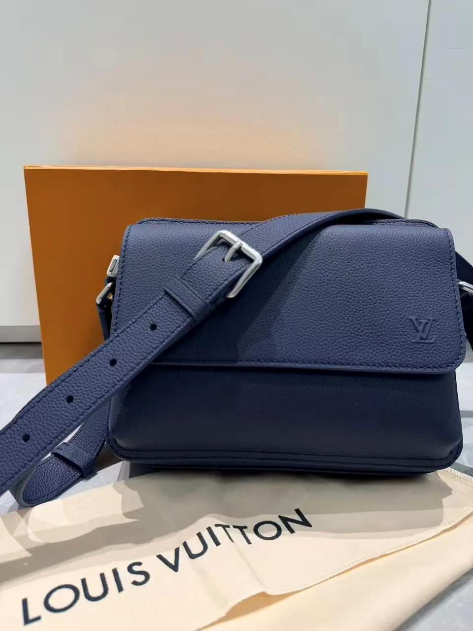 路易威登 M15260 登机邮差包 33 x 29 x 12cm