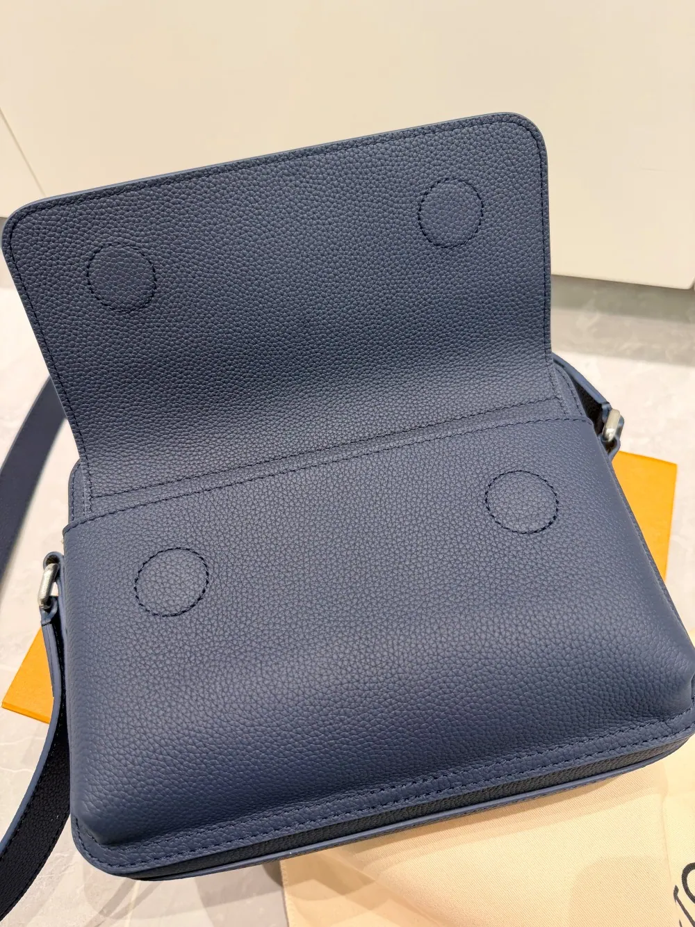 路易威登 M15260 登机邮差包 33 x 29 x 12cm