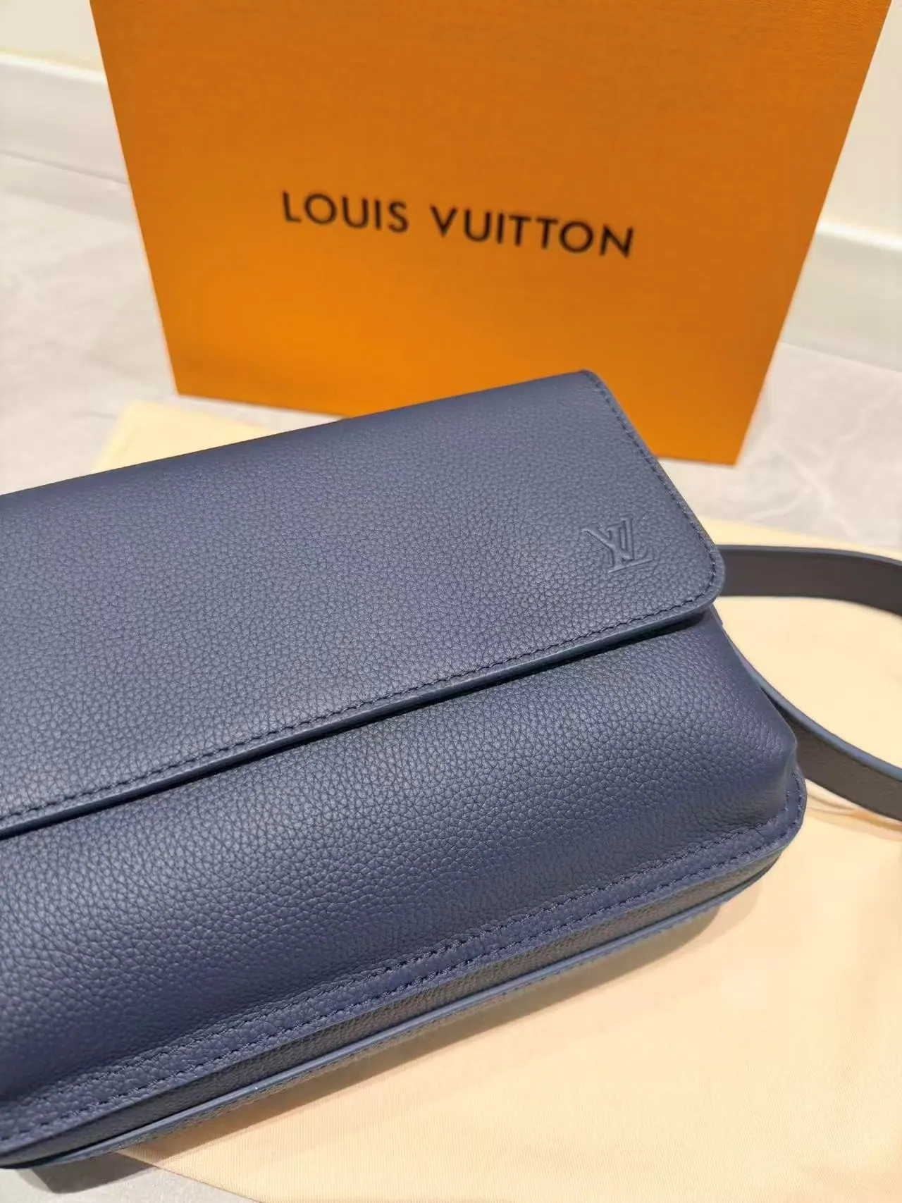 路易威登 M15260 登机邮差包 33 x 29 x 12cm