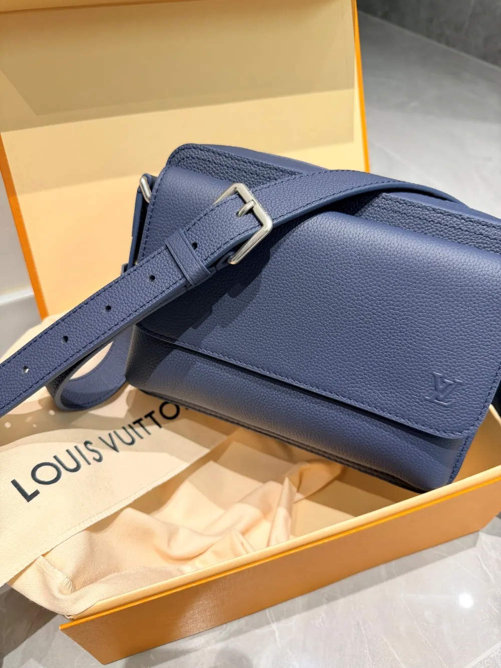 路易威登 M15260 登机邮差包 33 x 29 x 12cm