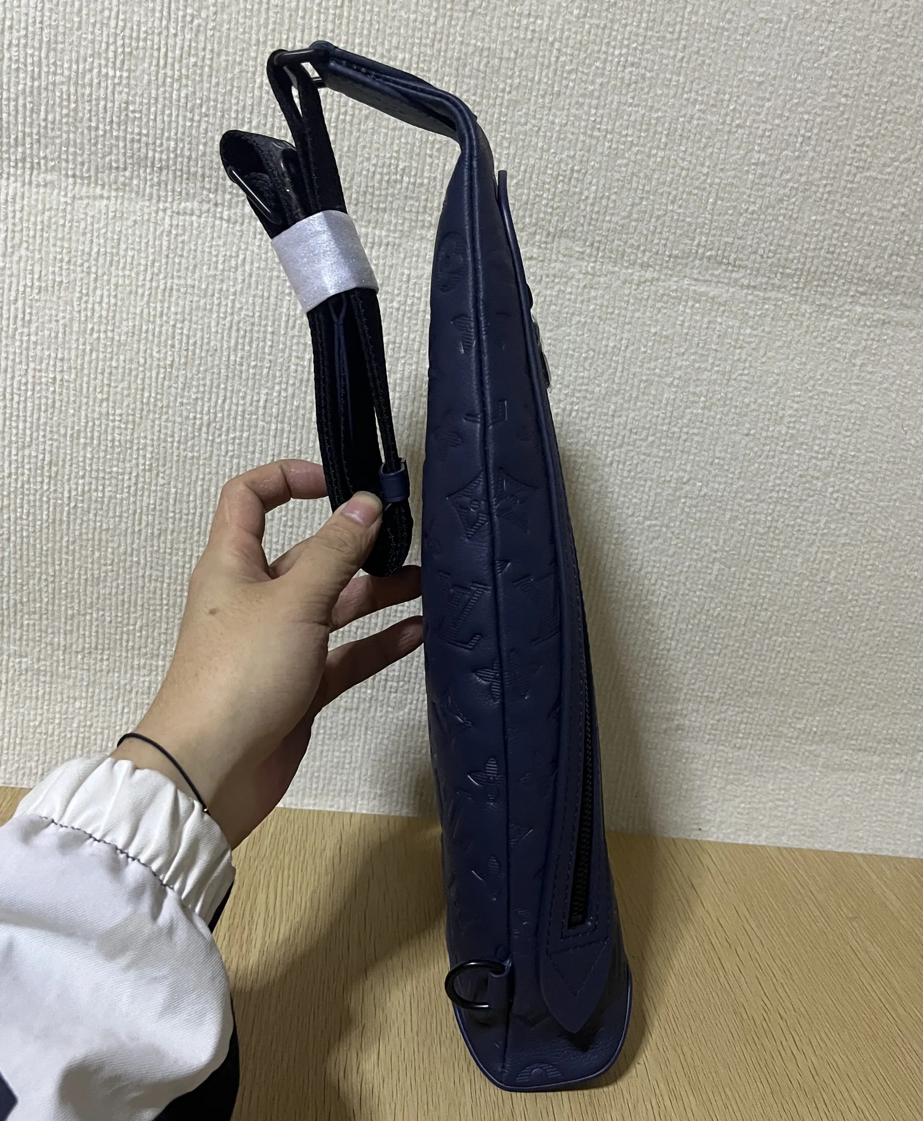 路易威登 Duo 斜挎包 M24467 42 x 6 x 20cm