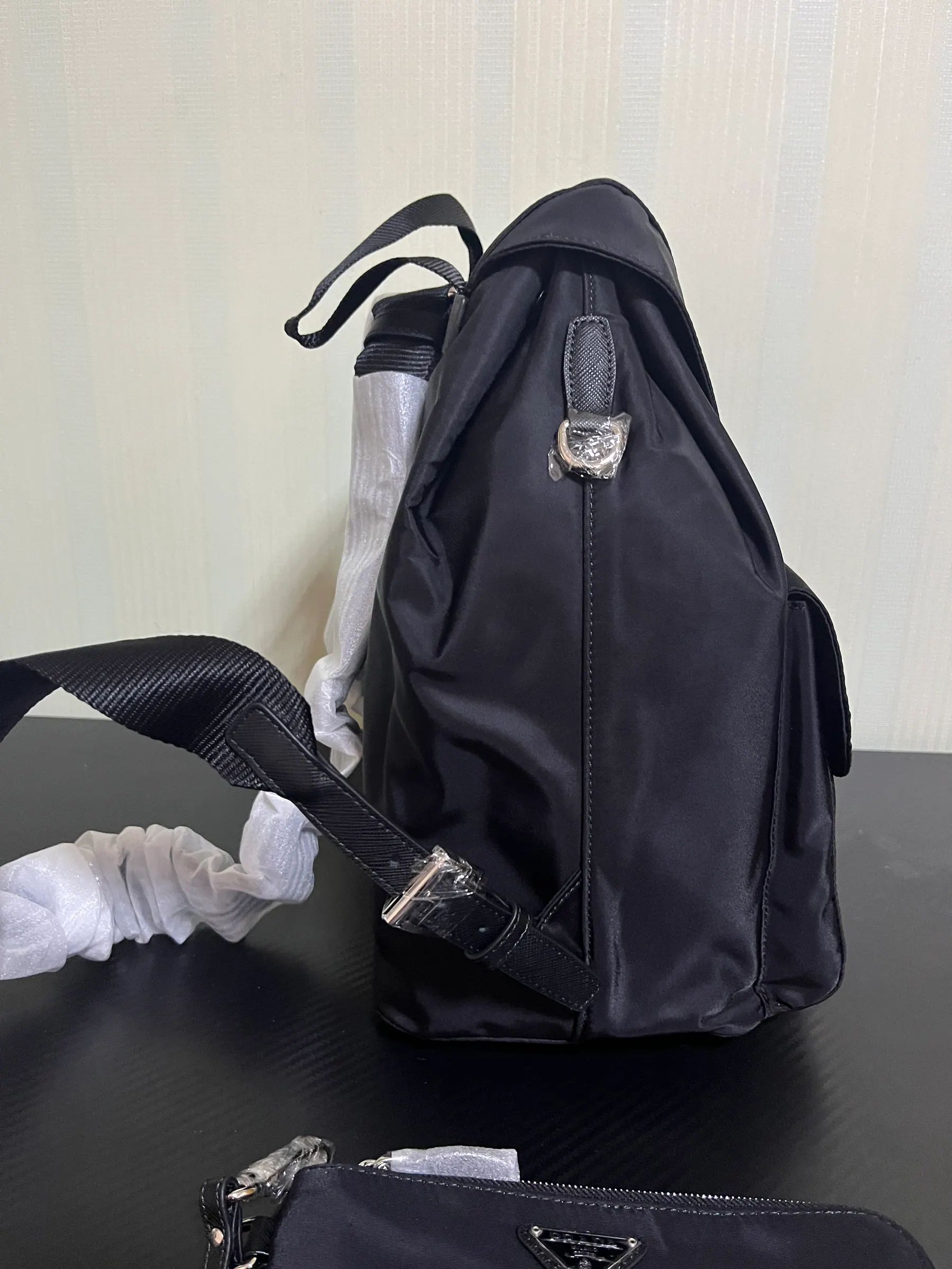 普拉达 Re-Nylon 双肩包 1BZ811 30x32x15cm