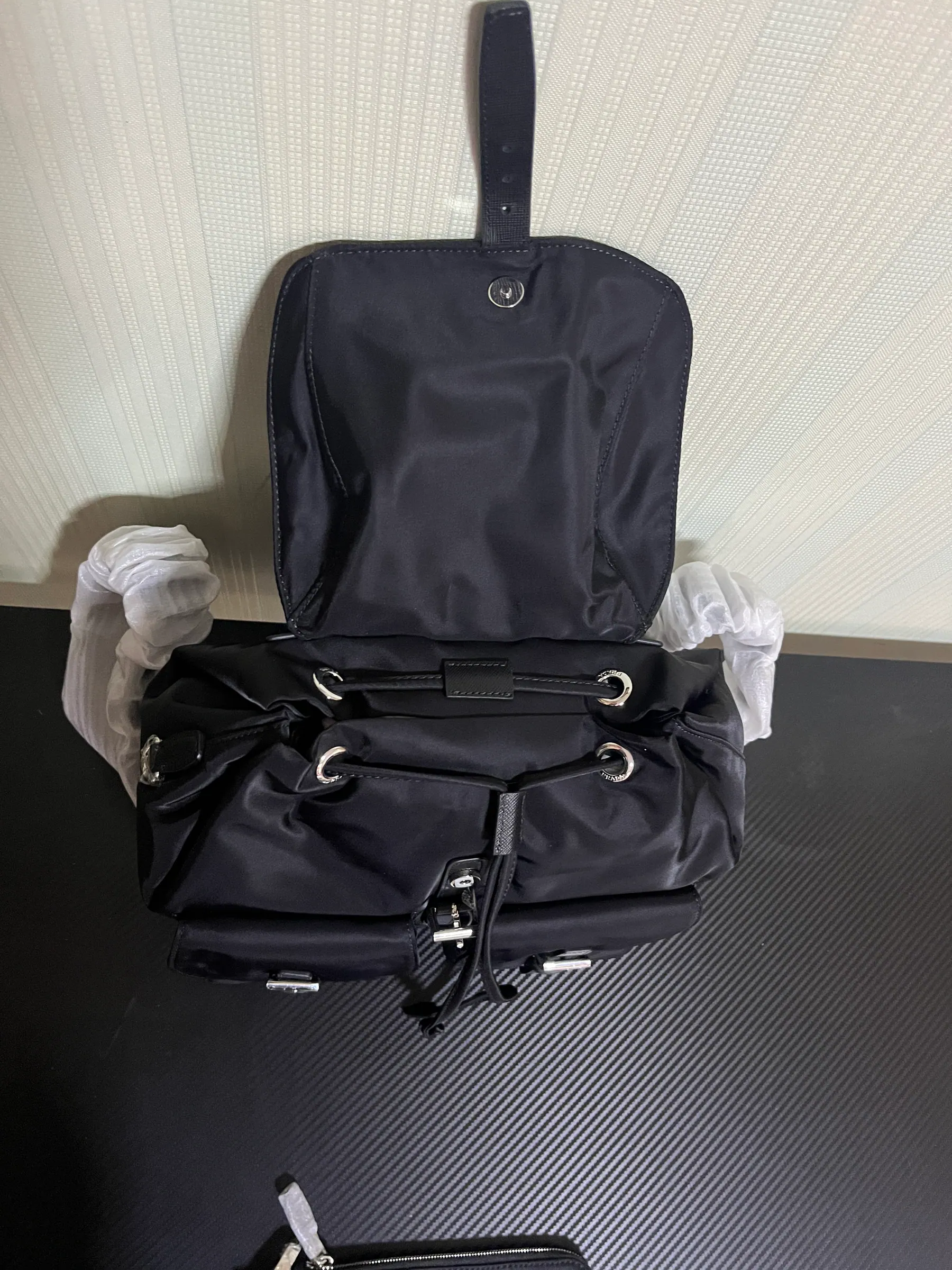 普拉达 Re-Nylon 双肩包 1BZ811 30x32x15cm