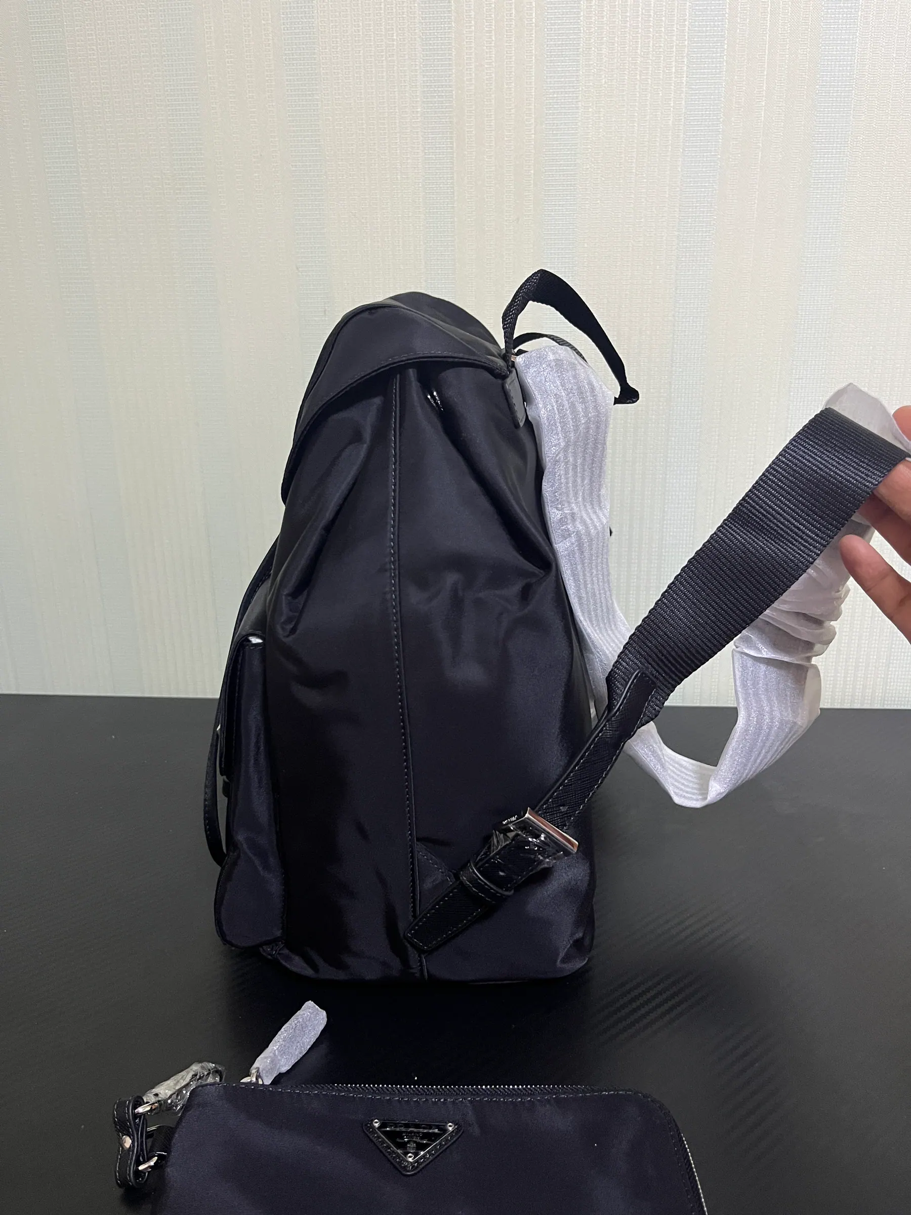 普拉达 Re-Nylon 双肩包 1BZ811 30x32x15cm