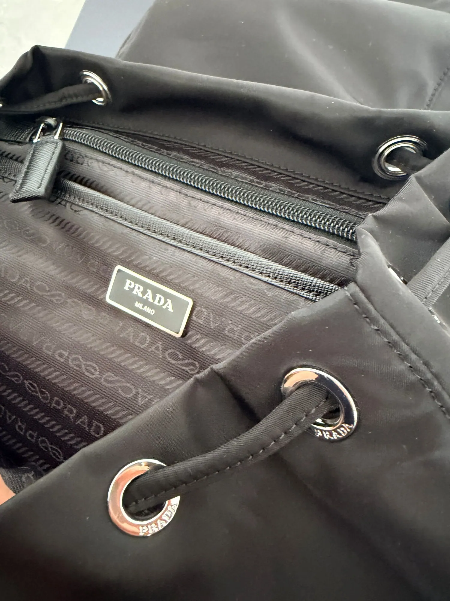 普拉达 Re-Nylon 双肩包 1BZ811 30x32x15cm