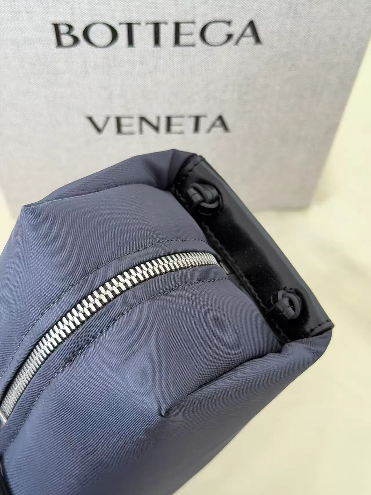 Bottega Veneta 东京迷你化妆包 806369 20x10x9cm