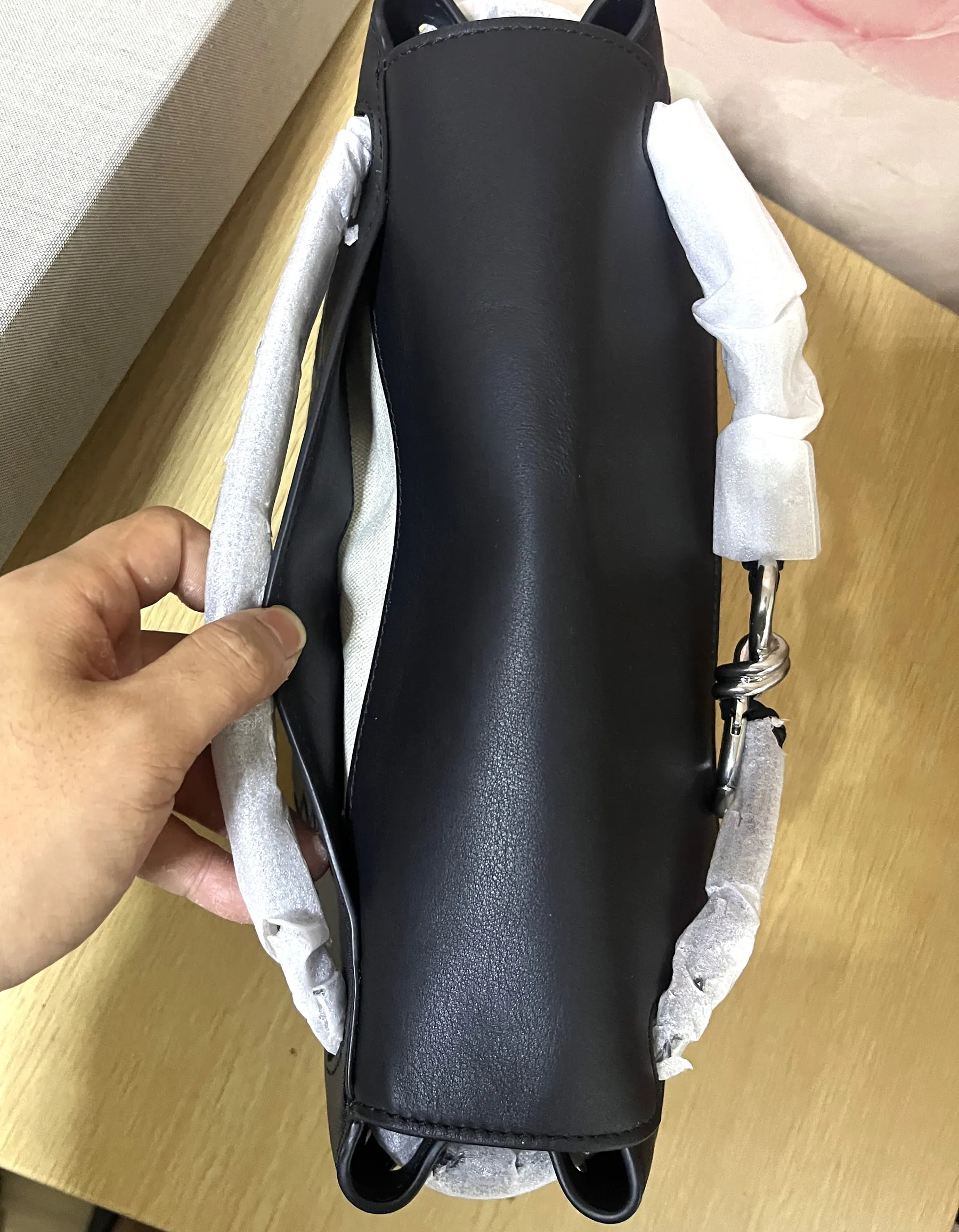 Bottega Veneta Small Andiamo 斜挎包 815781 29x20x13cm