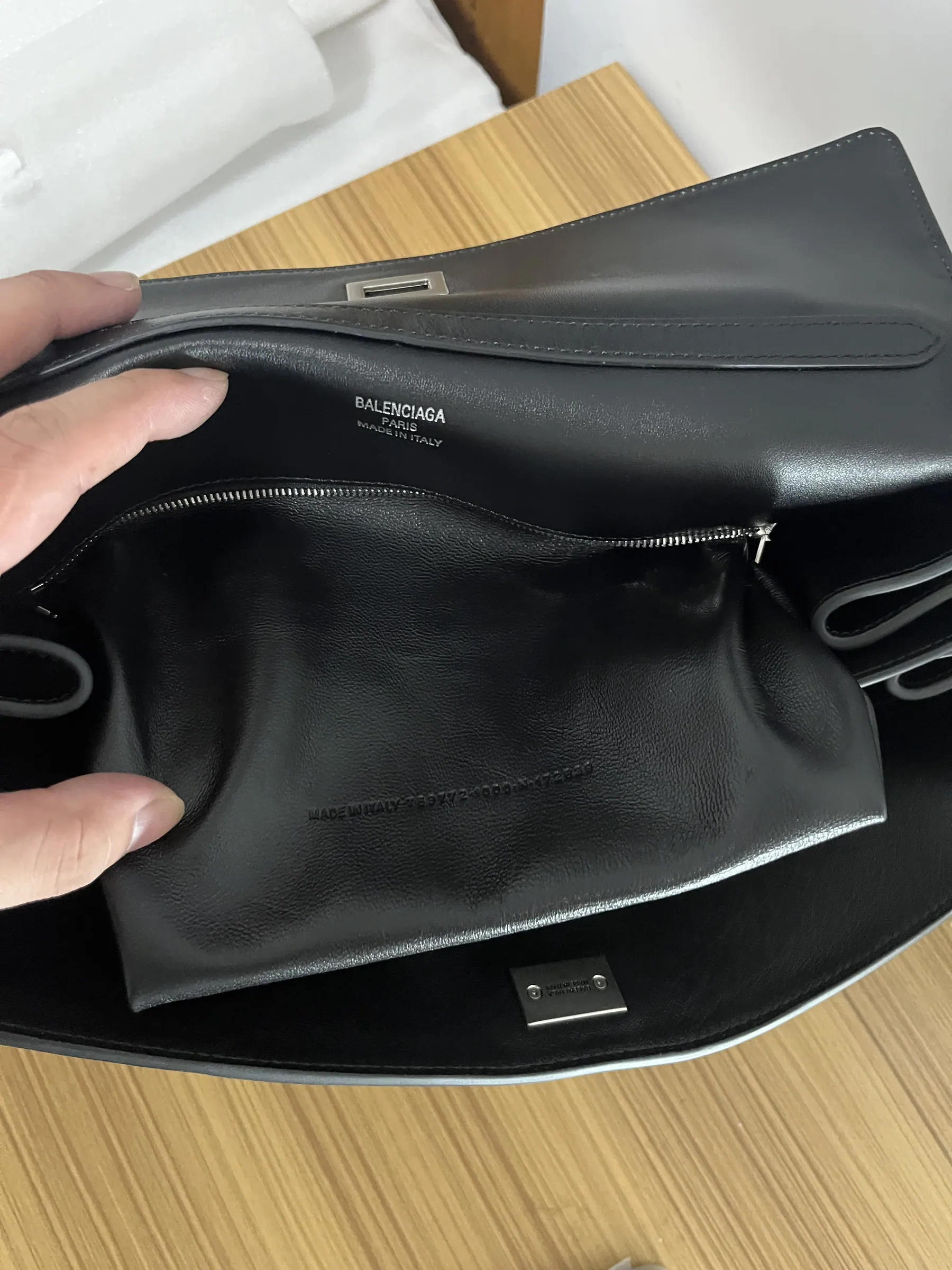 Balenciaga Rodeo 中号 35x23.3x10.9cm