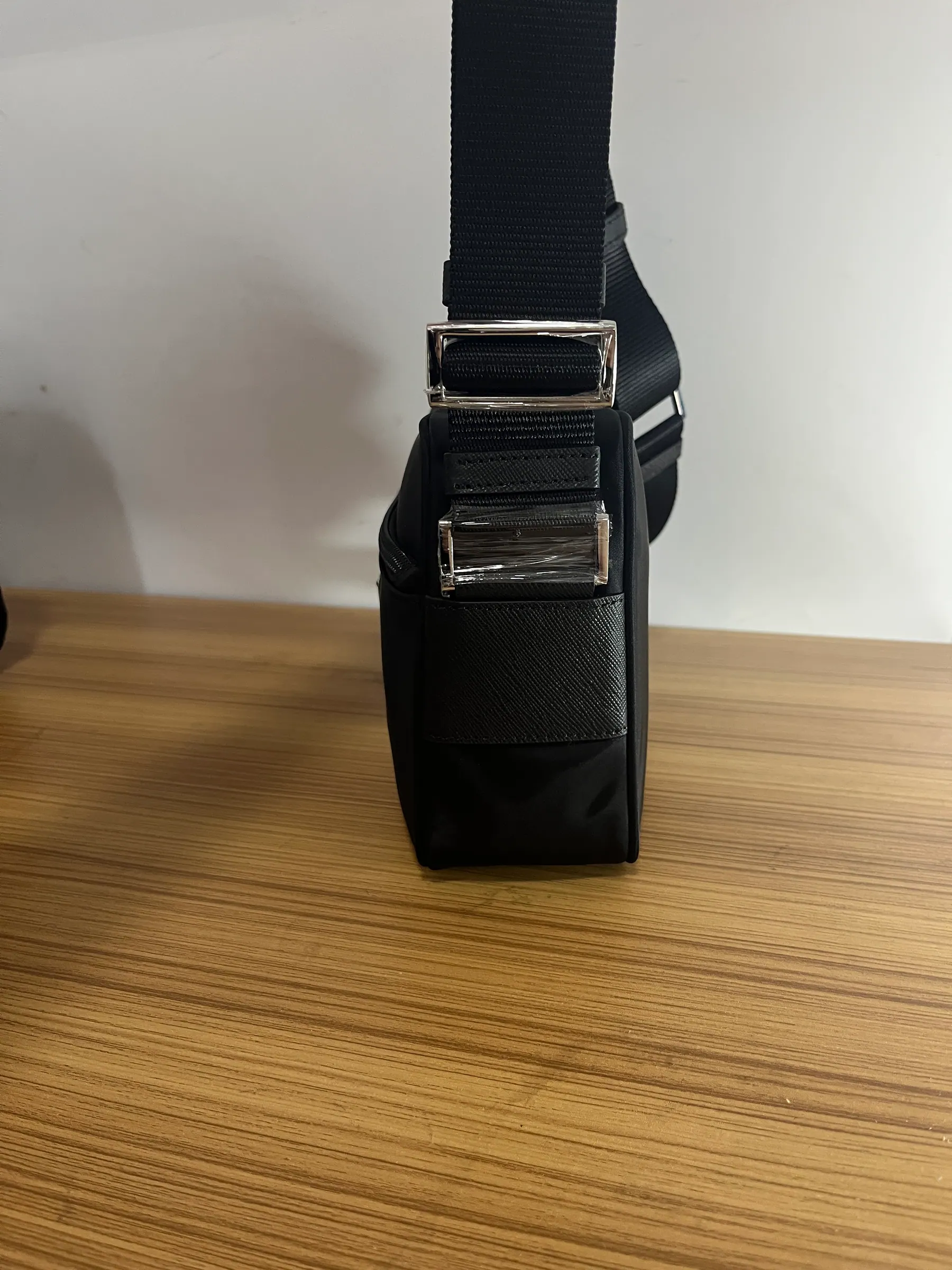 普拉达 Re-Nylon 长方形单肩包 1BC167