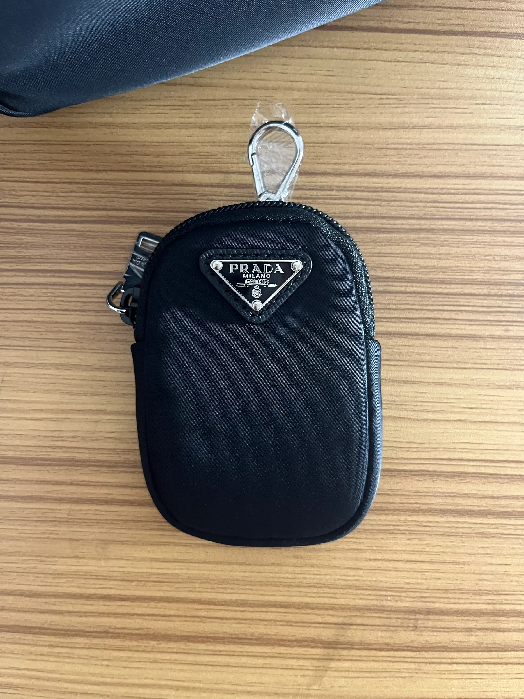 普拉达 Re-Nylon 长方形单肩包 1BC167