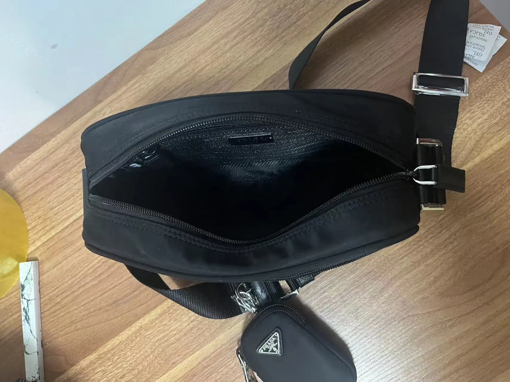 普拉达 Re-Nylon 长方形单肩包 1BC167