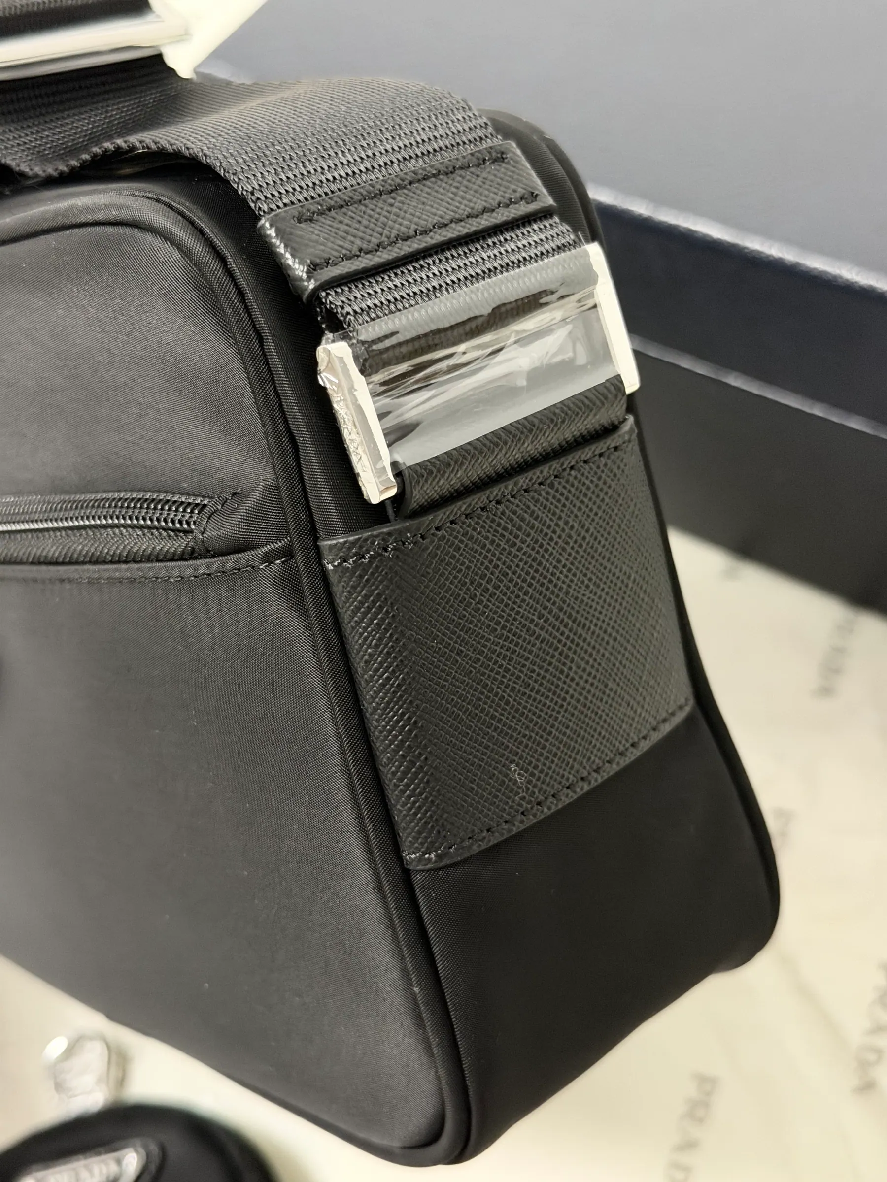普拉达 Re-Nylon 长方形单肩包 1BC167