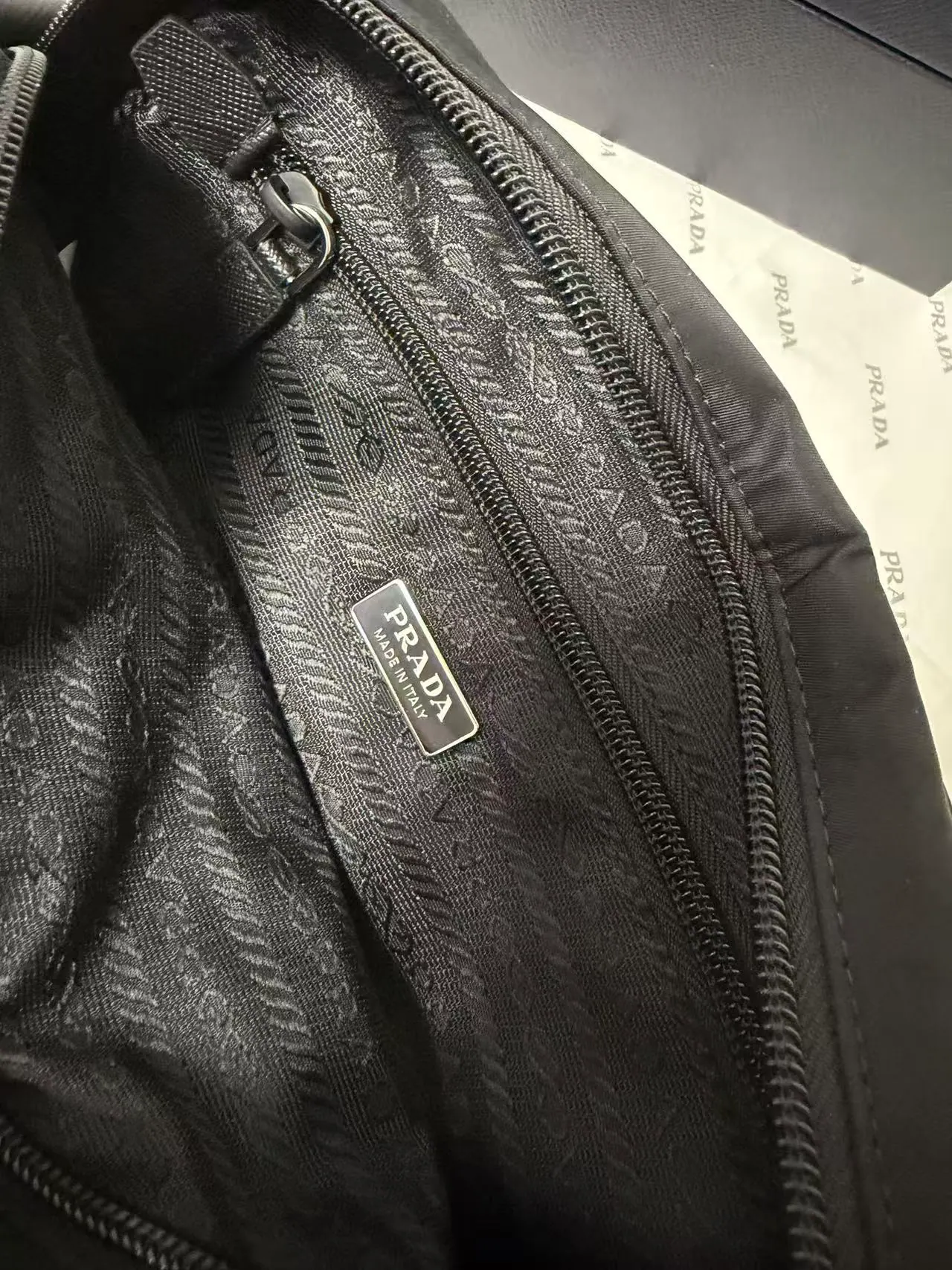 普拉达 Re-Nylon 长方形单肩包 1BC167