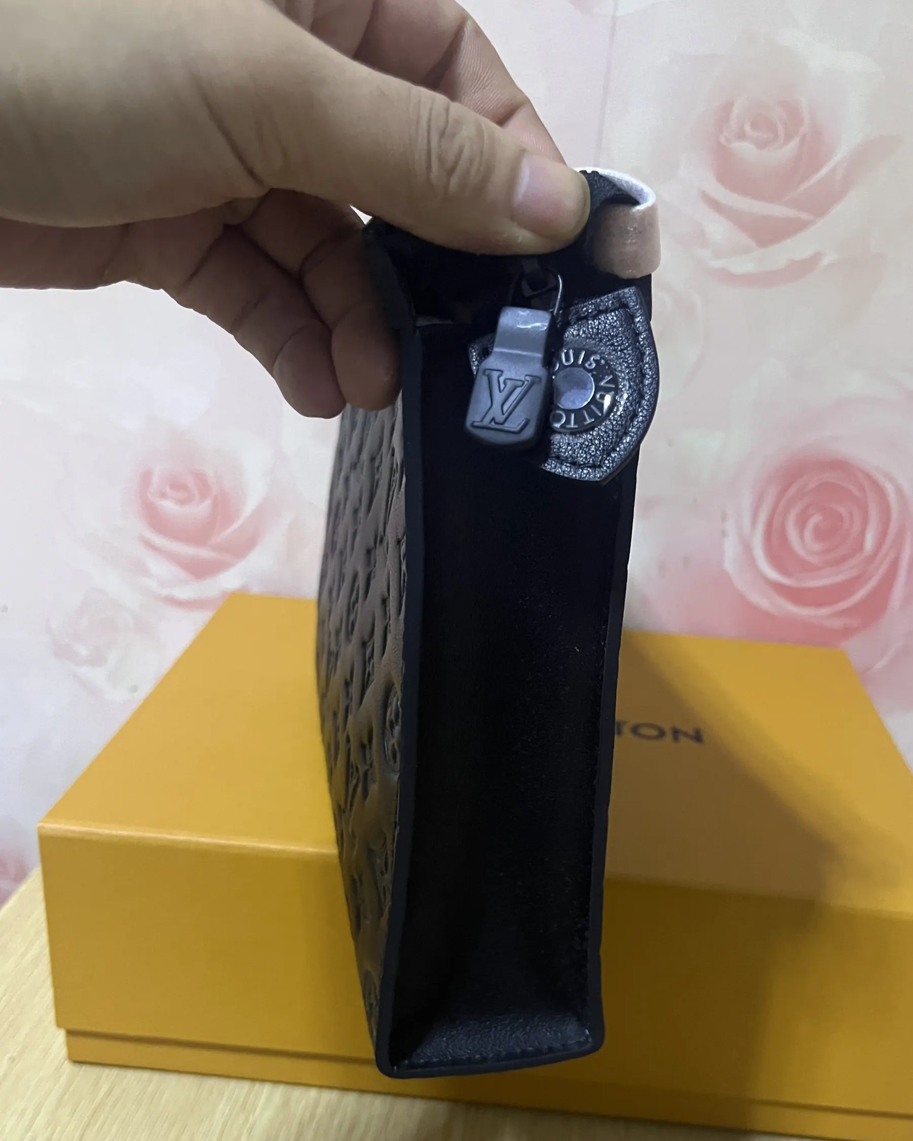 路易威登 Pochette To Go 中号手拿包 M61692 27 x 21 x 6cm