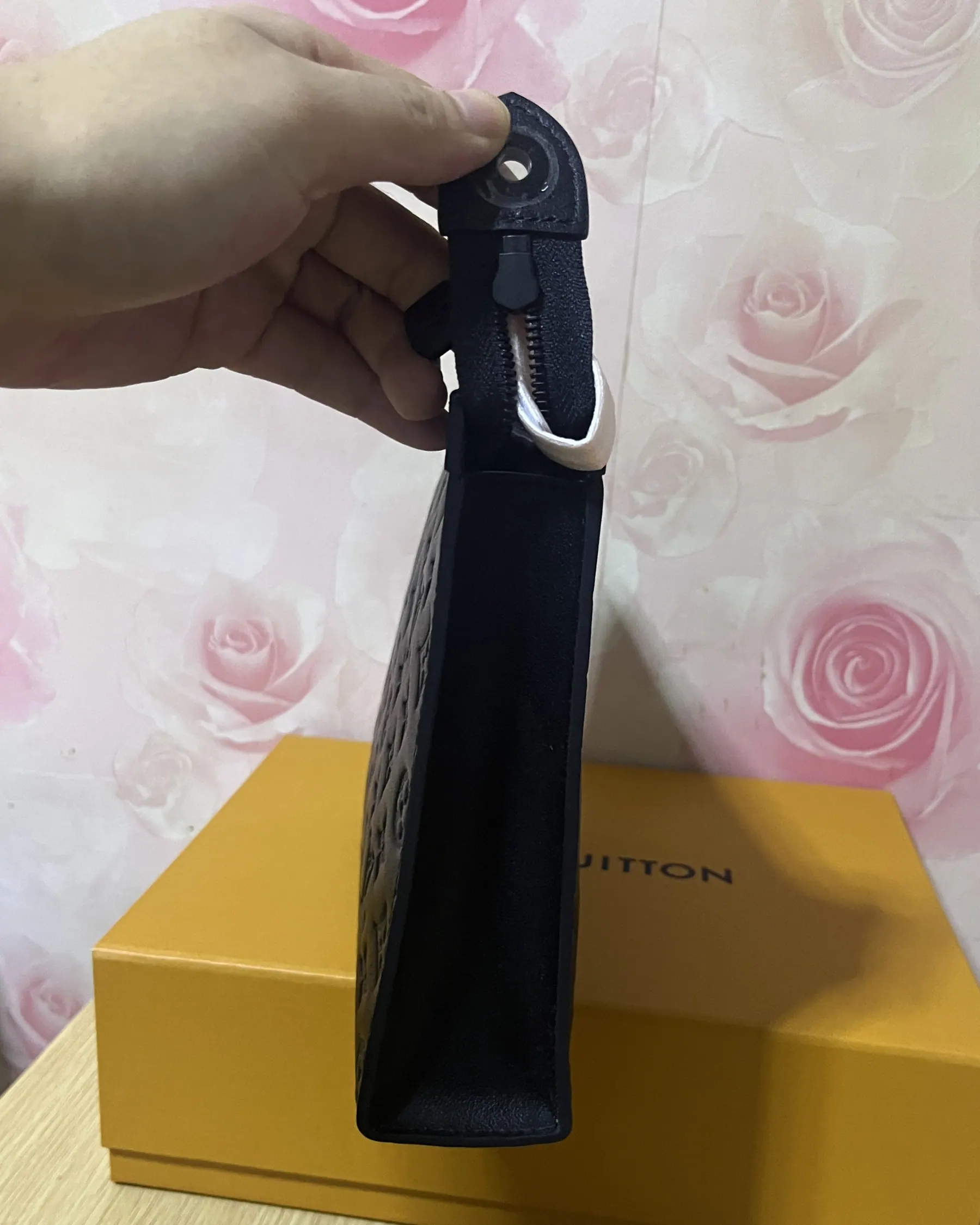 路易威登 Pochette To Go 中号手拿包 M61692 27 x 21 x 6cm