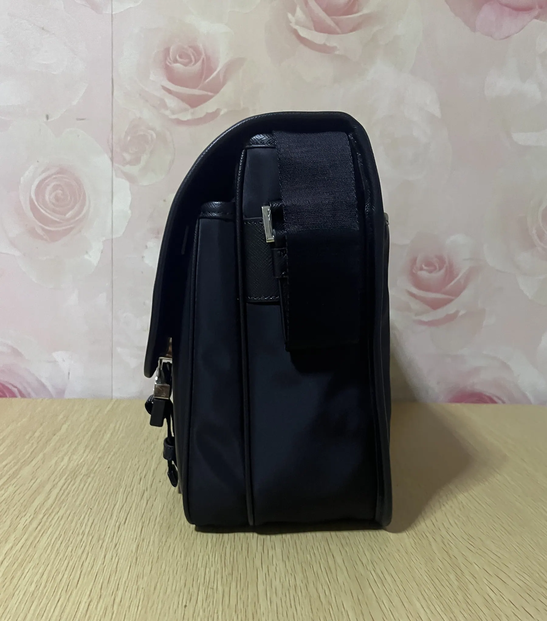 Prada Re-Nylon Saffiano 单肩包 2VD768 32x24x12cm