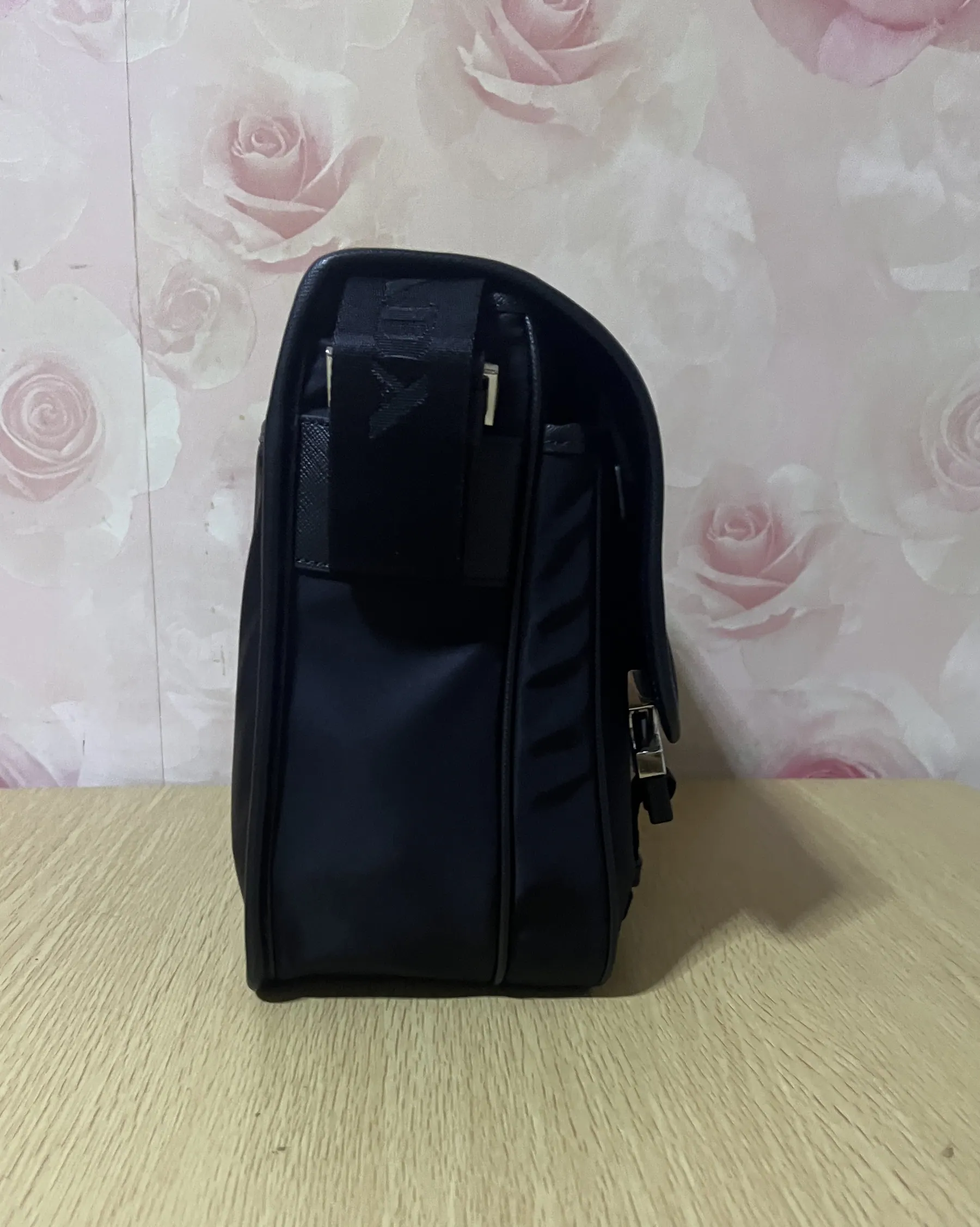 Prada Re-Nylon Saffiano 单肩包 2VD768 32x24x12cm