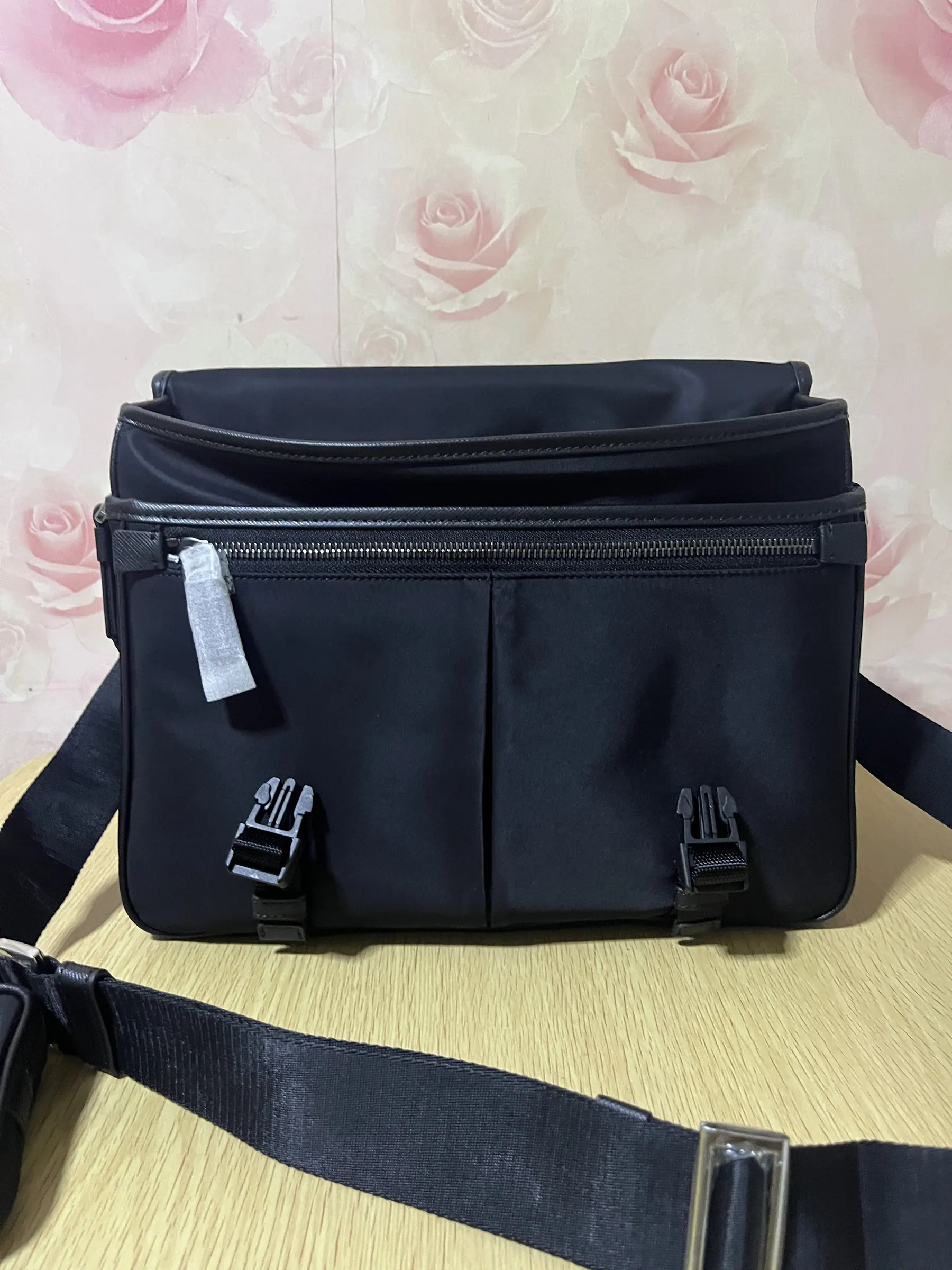Prada Re-Nylon Saffiano 单肩包 2VD768 32x24x12cm