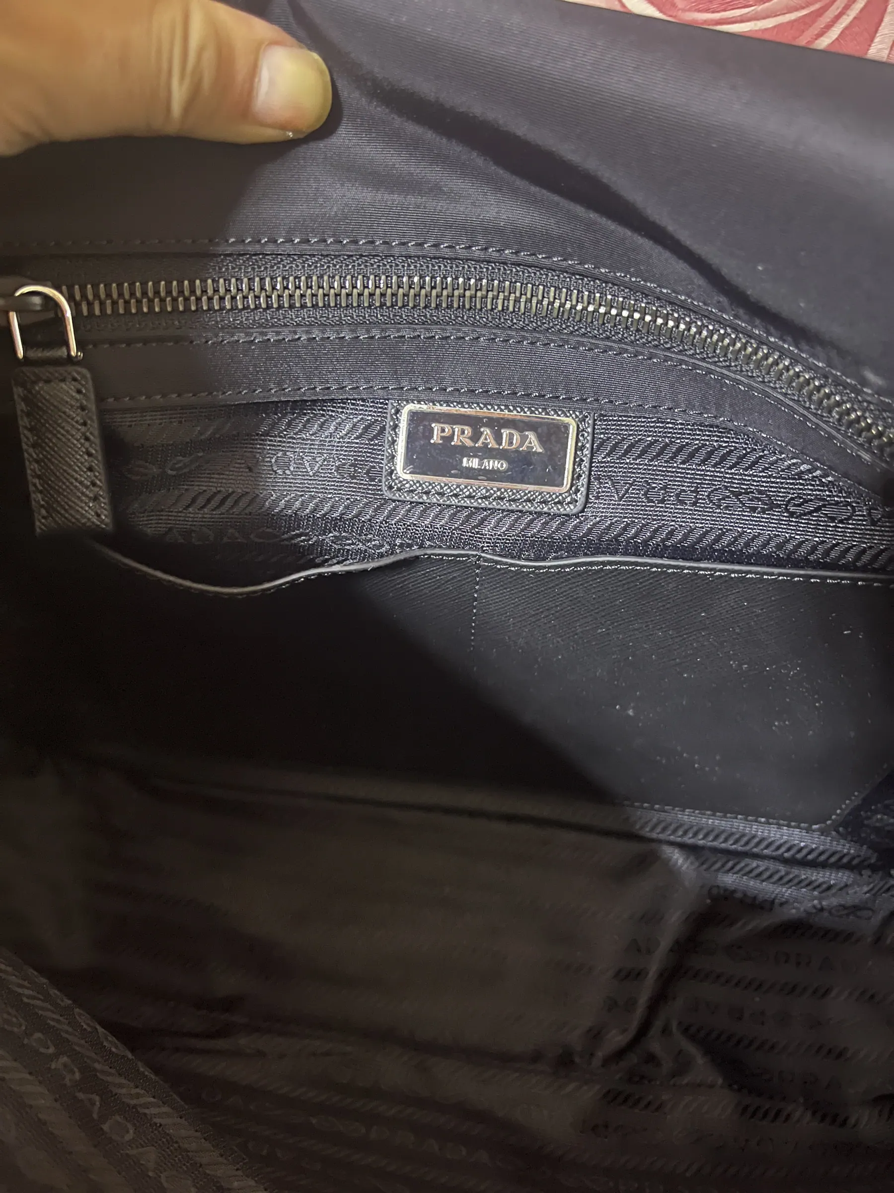 Prada Re-Nylon Saffiano 单肩包 2VD768 32x24x12cm