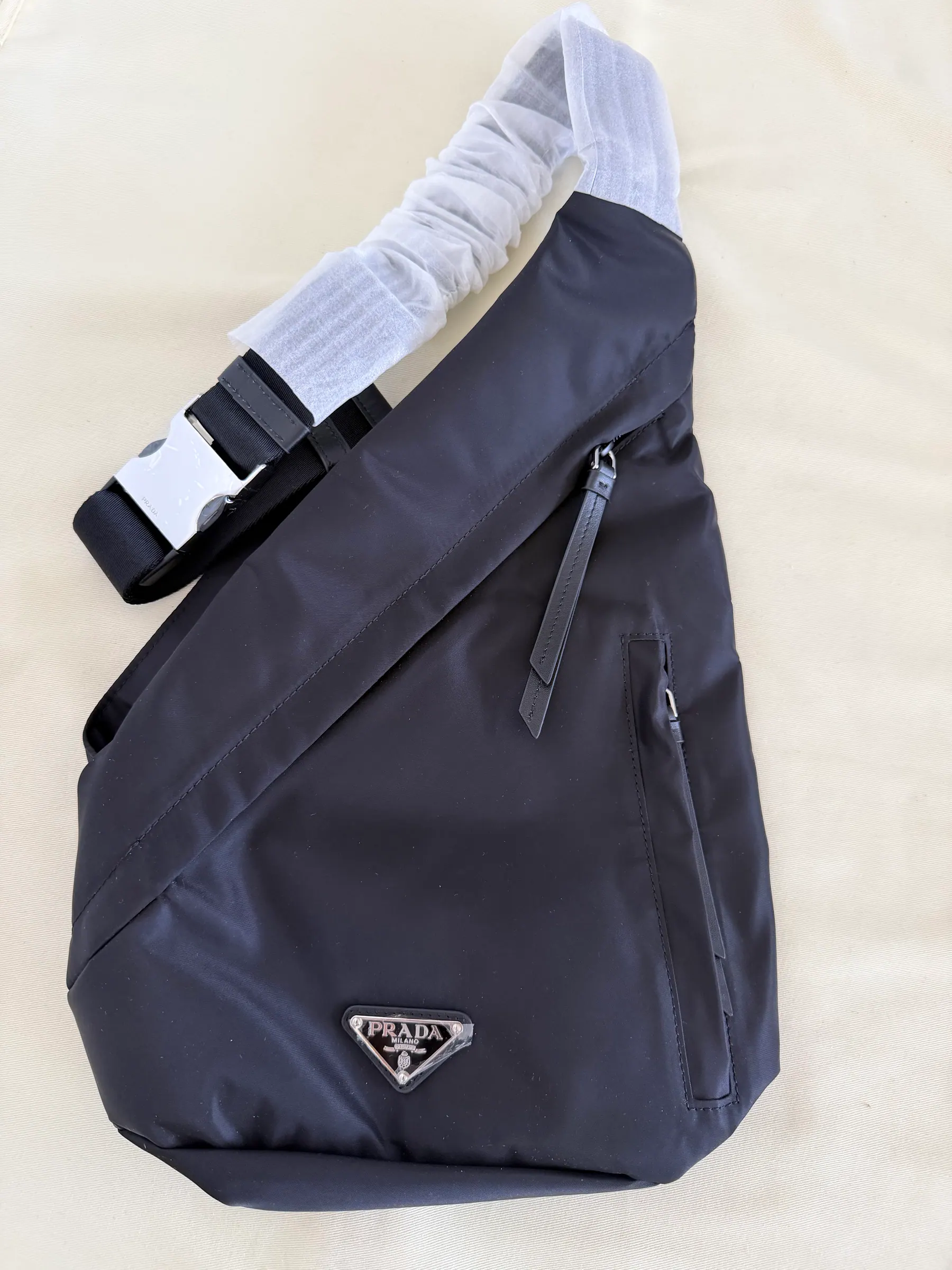 PRADA 再生尼龙及皮革双肩包 2VZ092 37.5*26.5