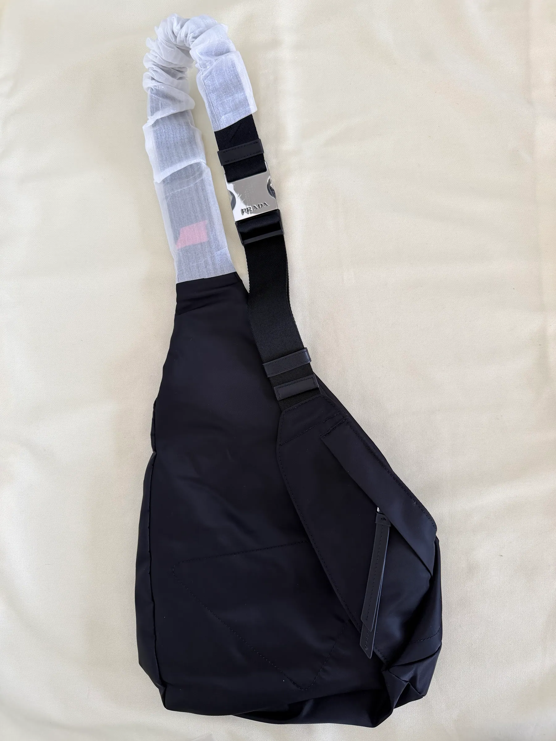 PRADA 再生尼龙及皮革双肩包 2VZ092 37.5*26.5