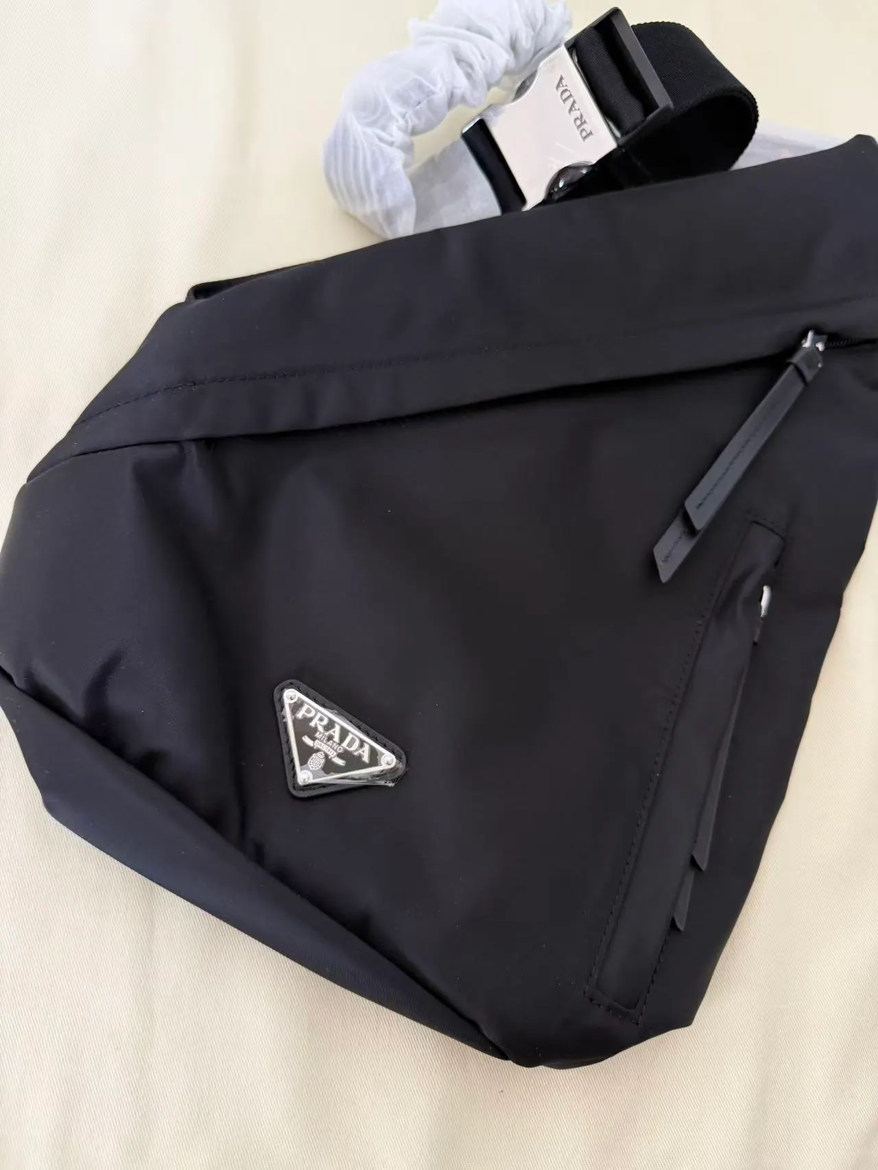 PRADA 再生尼龙及皮革双肩包 2VZ092 37.5*26.5