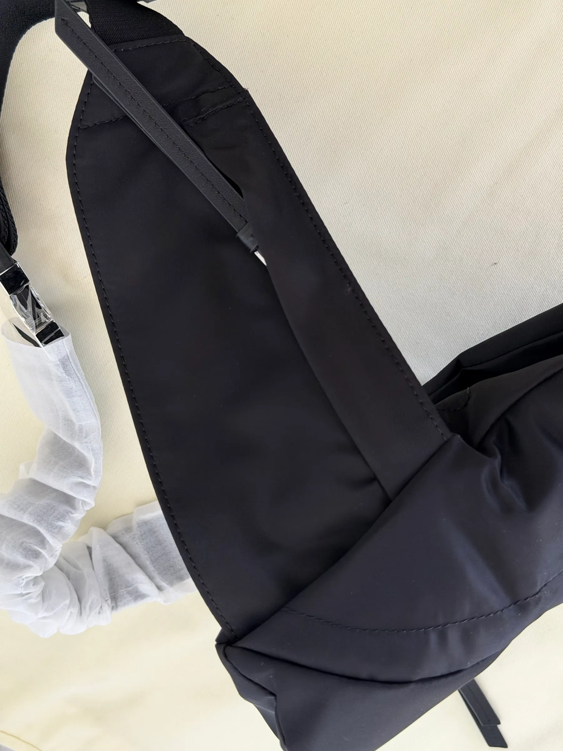PRADA 再生尼龙及皮革双肩包 2VZ092 37.5*26.5