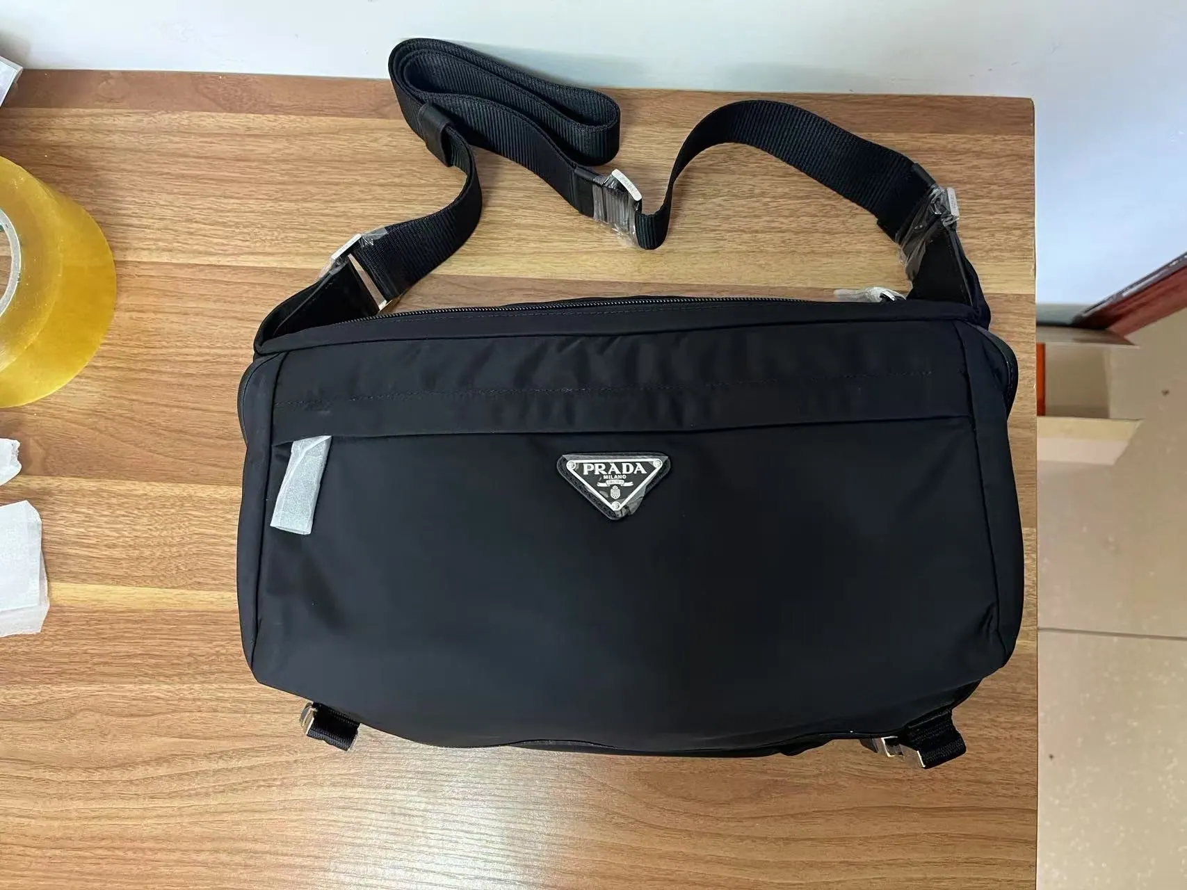 普拉达 Re-Nylon Saffiano 皮革摩托车包 2VH994 27x15.5x14cm