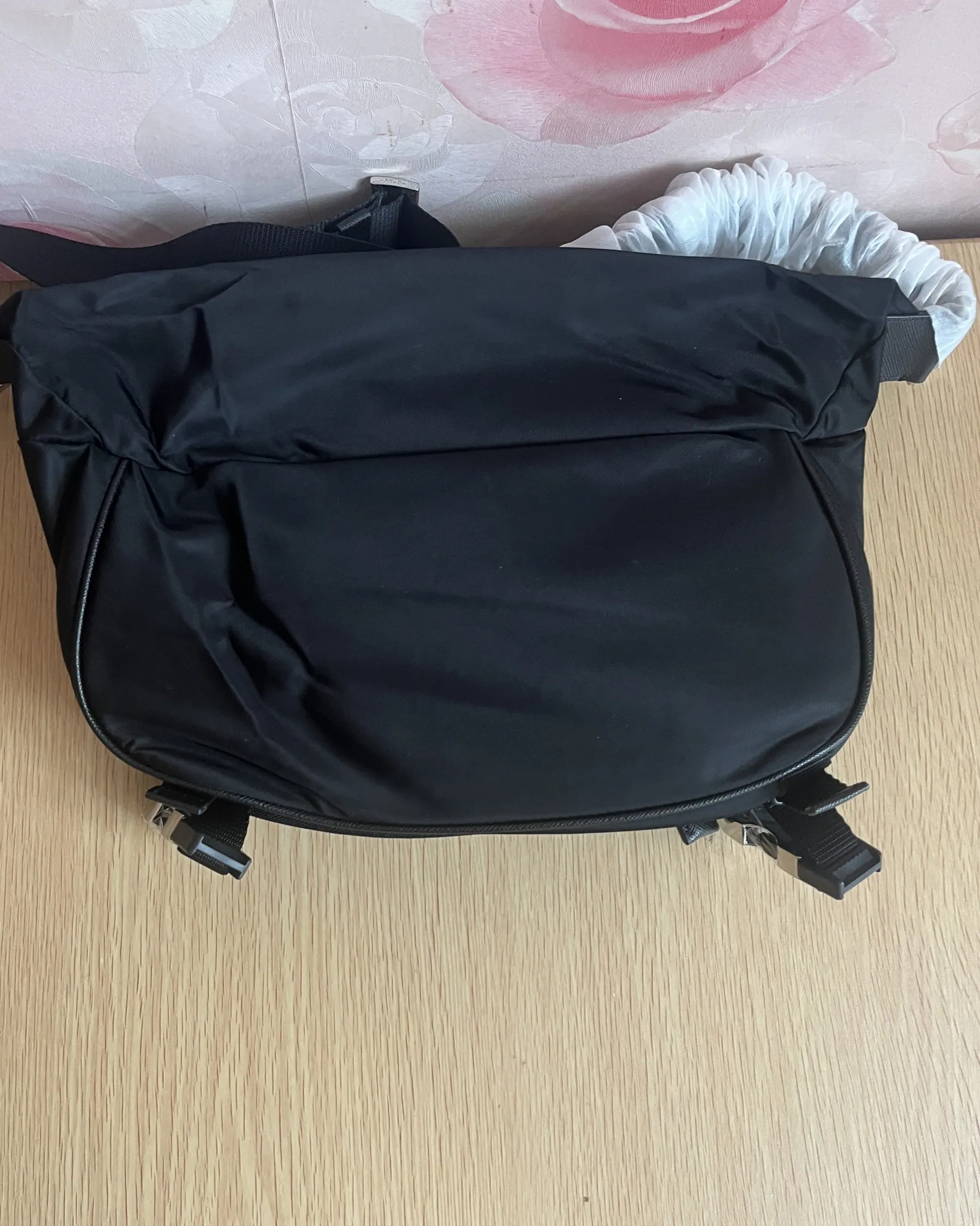 普拉达 Re-Nylon Saffiano 皮革摩托车包 2VH994 27x15.5x14cm