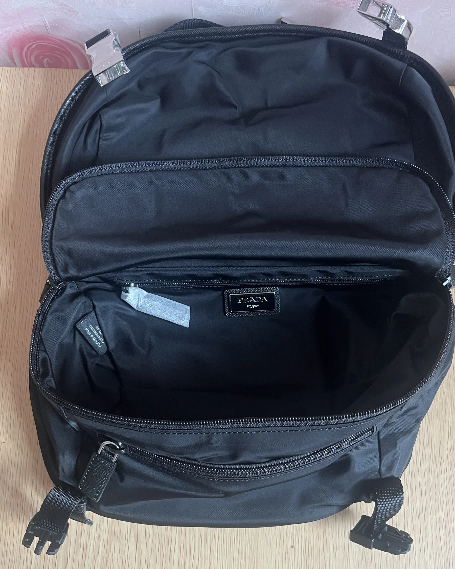 普拉达 Re-Nylon Saffiano 皮革摩托车包 2VH994 27x15.5x14cm