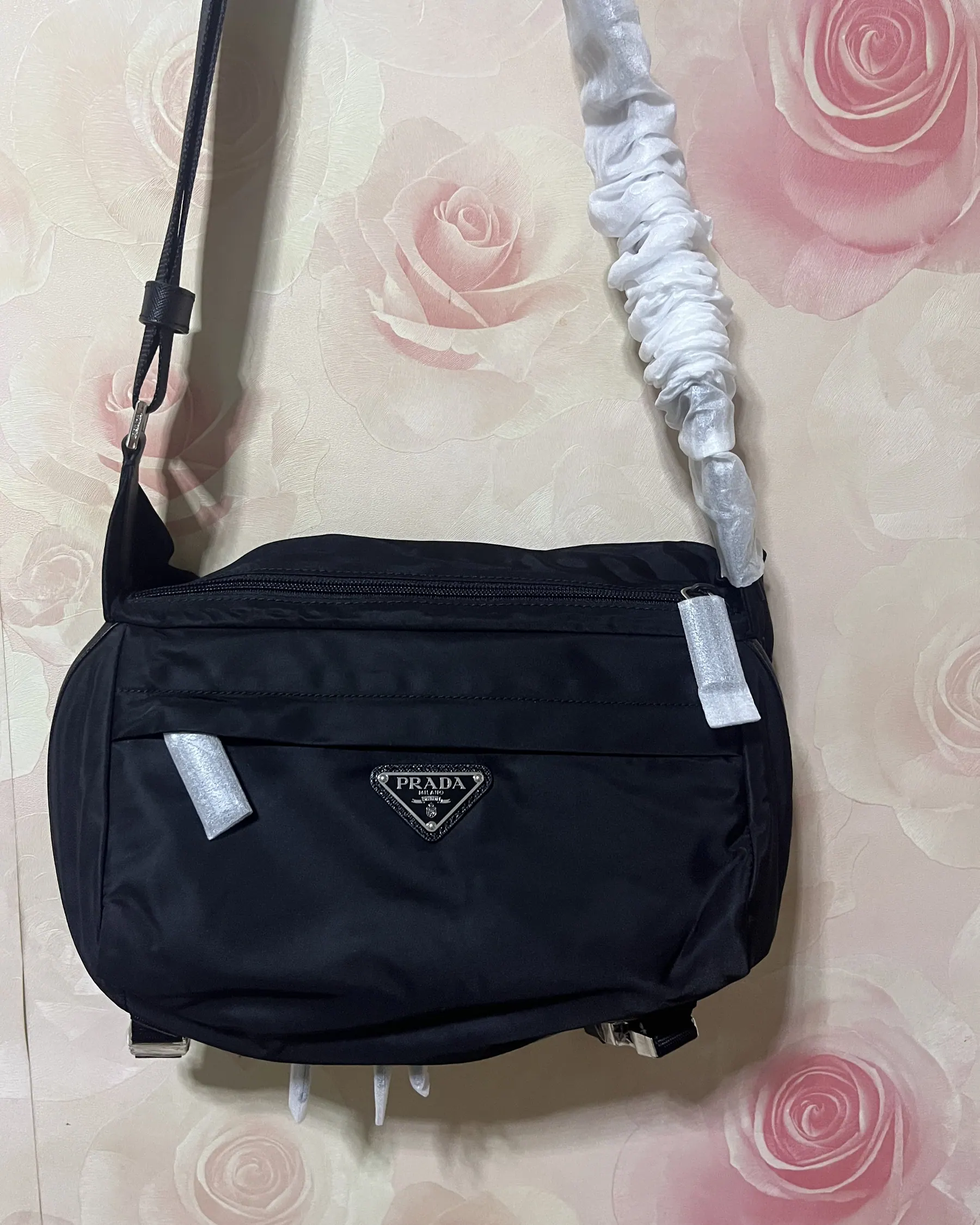 普拉达 Re-Nylon Saffiano 皮革摩托车包 2VH994 27x15.5x14cm