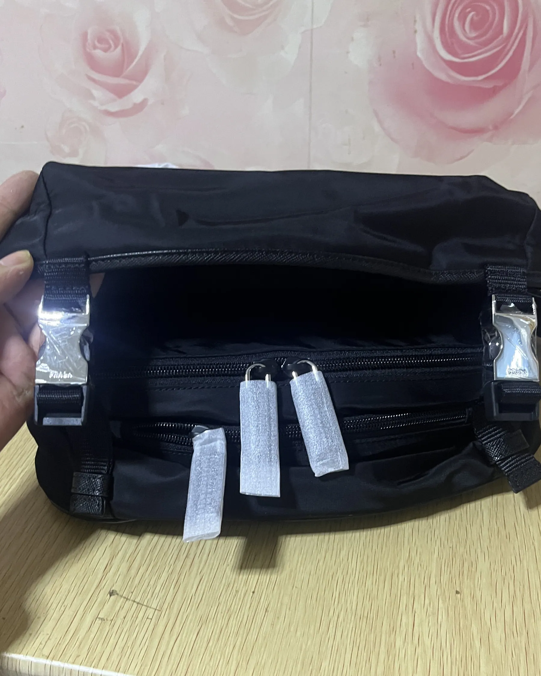 普拉达 Re-Nylon Saffiano 皮革摩托车包 2VH994 27x15.5x14cm