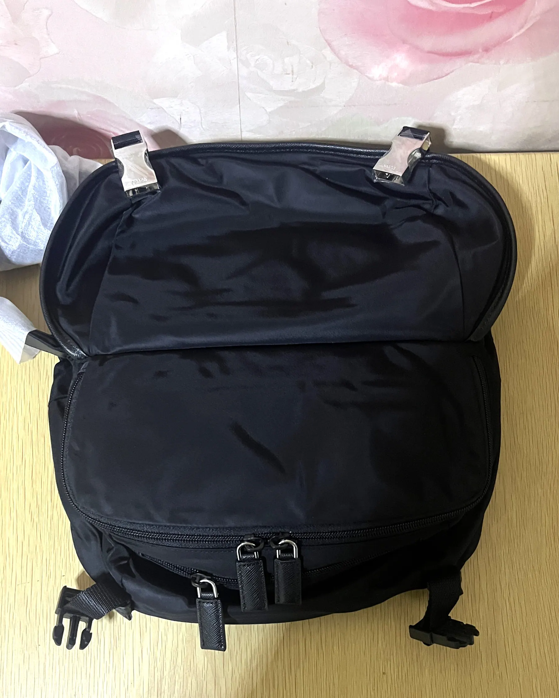 普拉达 Re-Nylon Saffiano 皮革摩托车包 2VH994 27x15.5x14cm