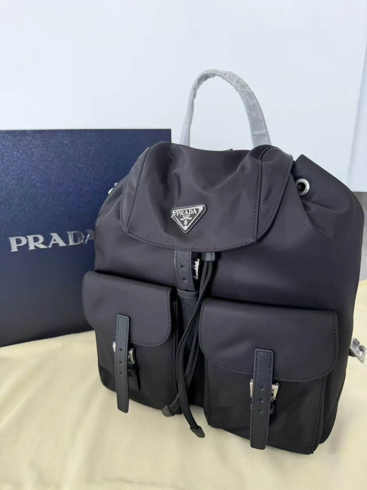 Prada Re-Nylon 双肩包 2VZ110 34x39x15cm