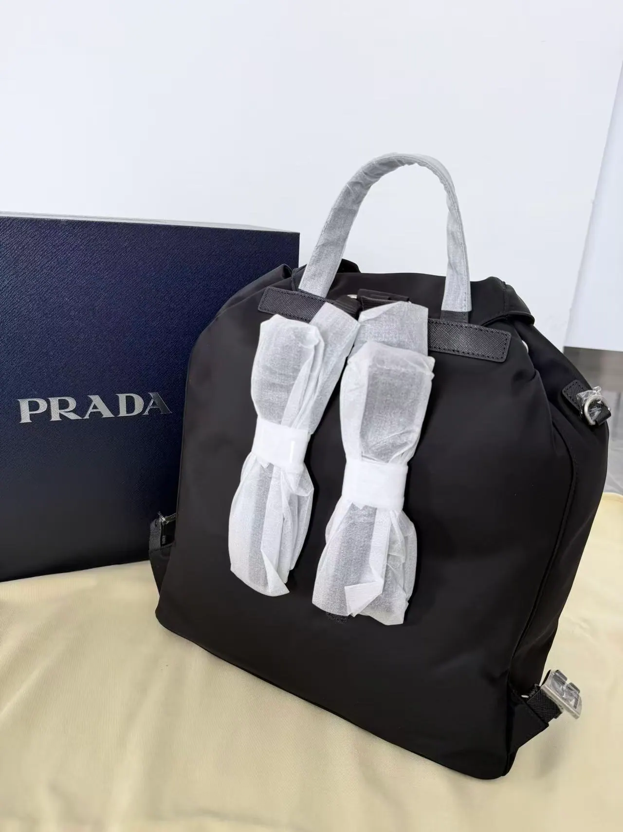 Prada Re-Nylon 双肩包 2VZ110 34x39x15cm