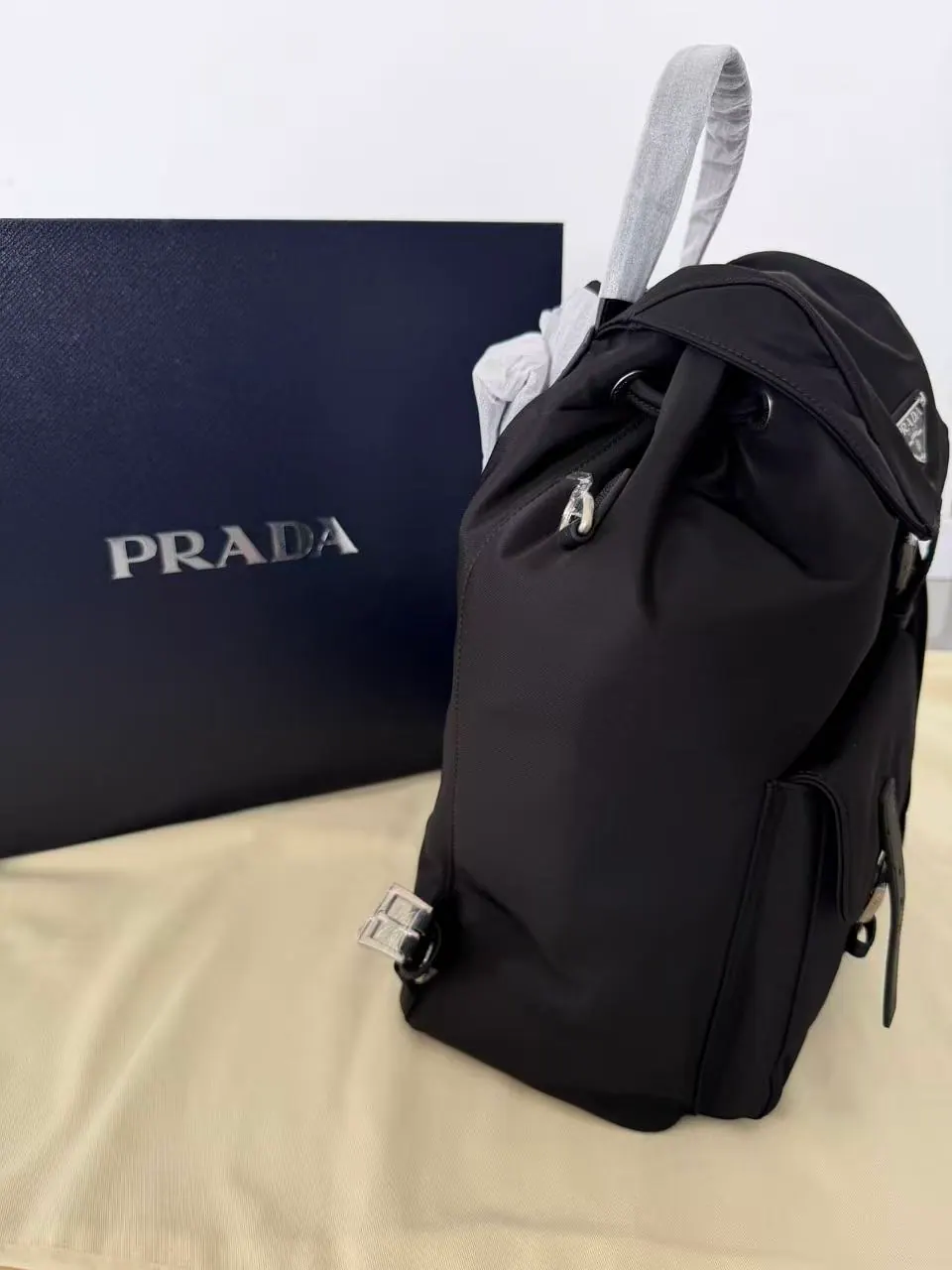 Prada Re-Nylon 双肩包 2VZ110 34x39x15cm