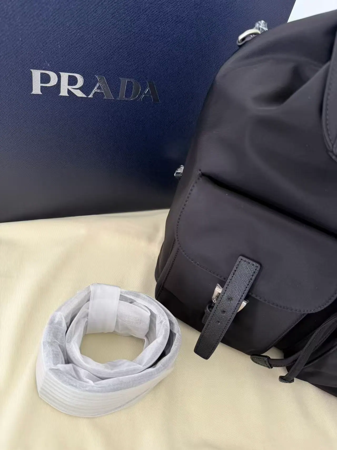 Prada Re-Nylon 双肩包 2VZ110 34x39x15cm