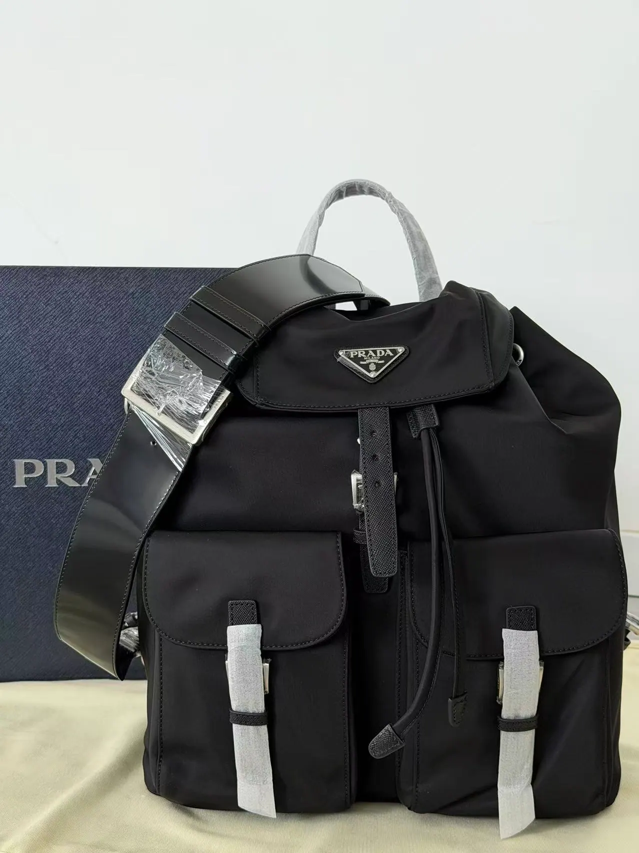 Prada Re-Nylon 双肩包 2VZ110 34x39x15cm
