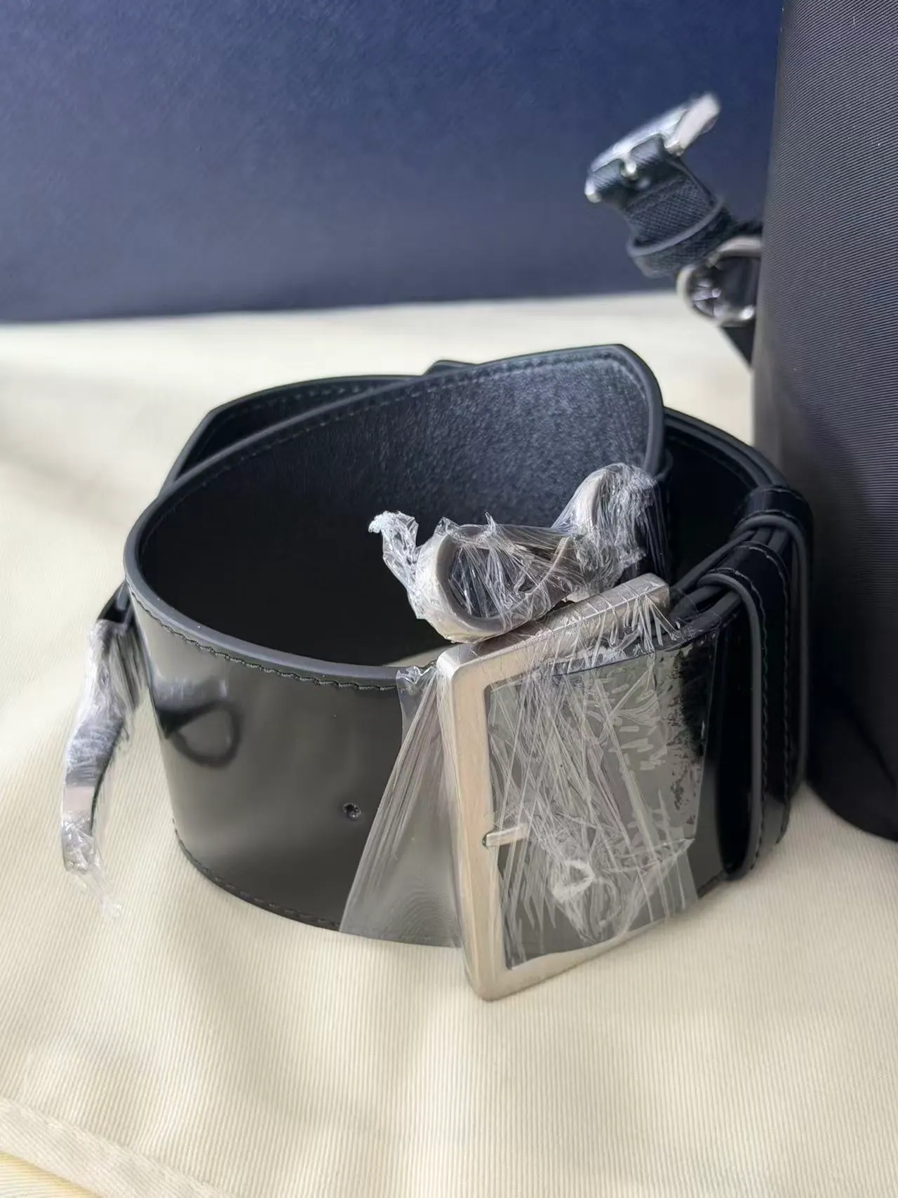 Prada Re-Nylon 双肩包 2VZ110 34x39x15cm