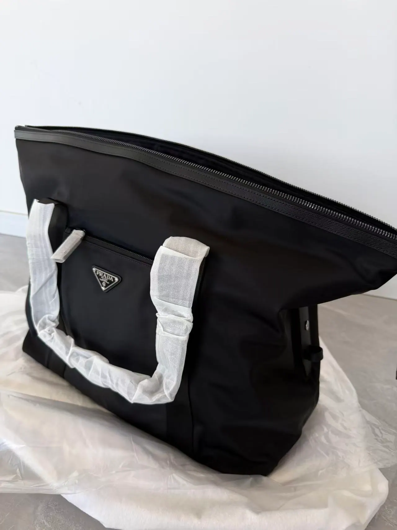 Prada 标志 Re-Nylon 2VC796 45*40*24cm