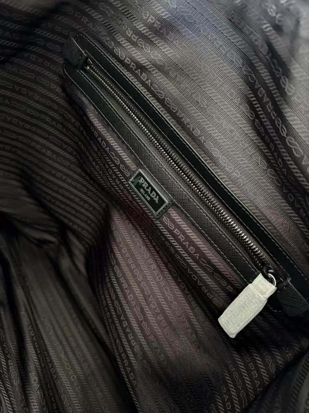 Prada 标志 Re-Nylon 2VC796 45*40*24cm