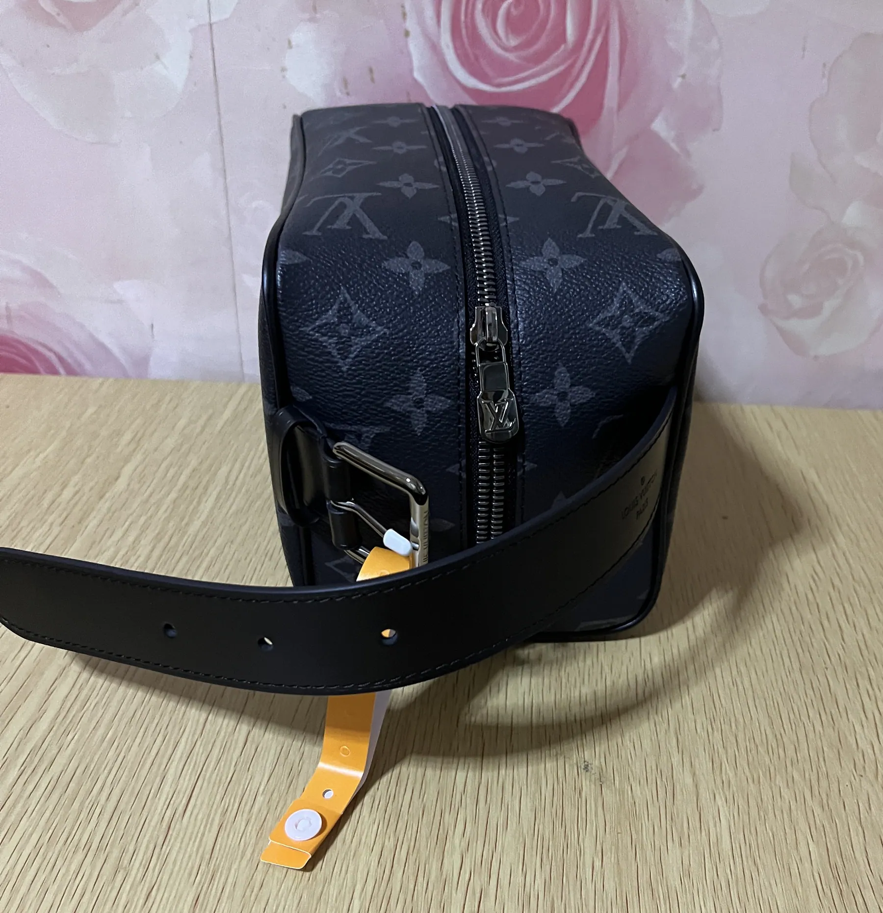 路易威登 Toiletry 盥洗包 Locker Dopp Kit M83113 13 x 12 x 23 cm
